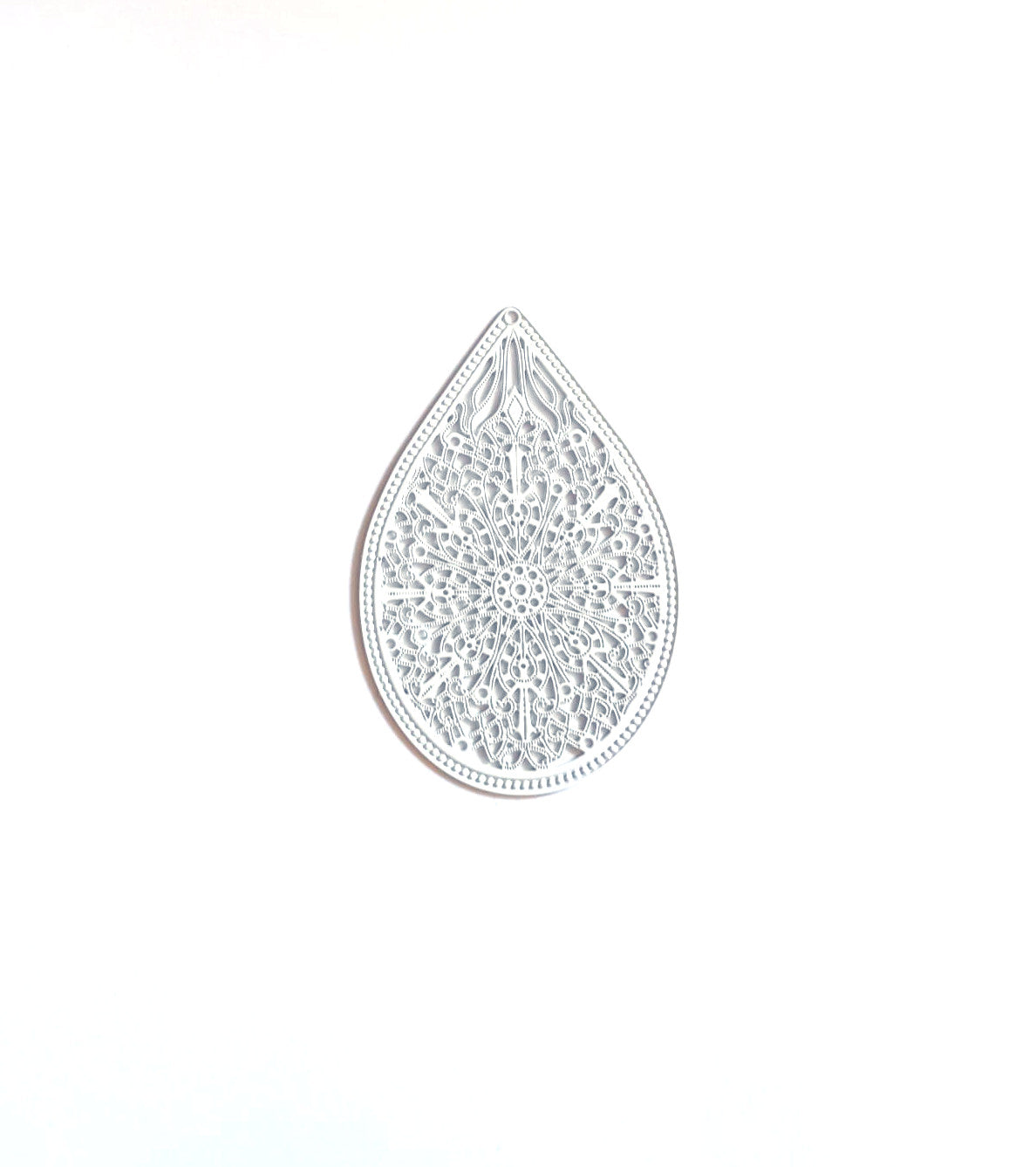 perlesetcreationbijoux-estampe-filigrane-goutte-48x32mm-blanc