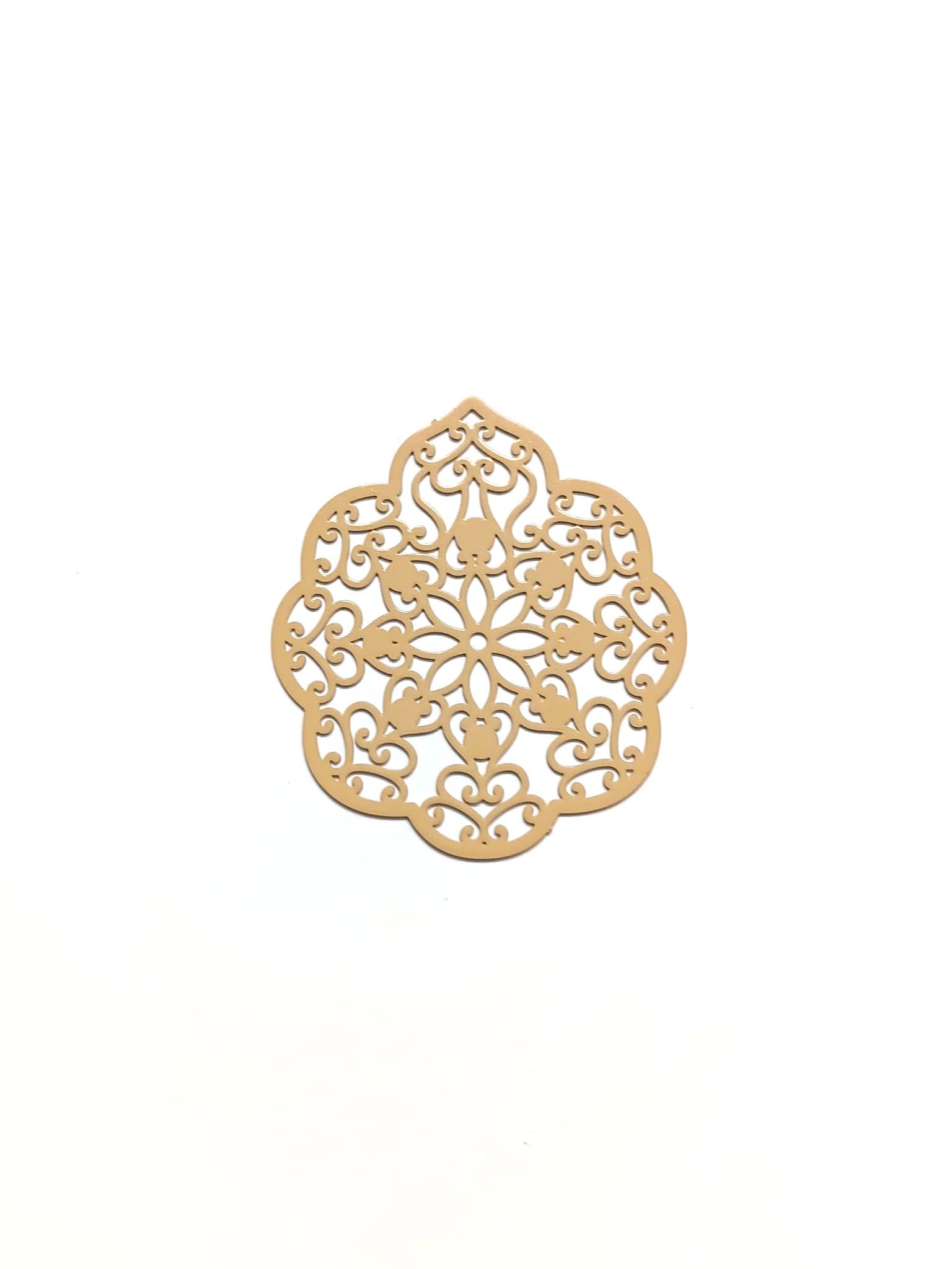 perlesetcreationbijoux-estampe-filigrane-goutte-50x43mm-beige