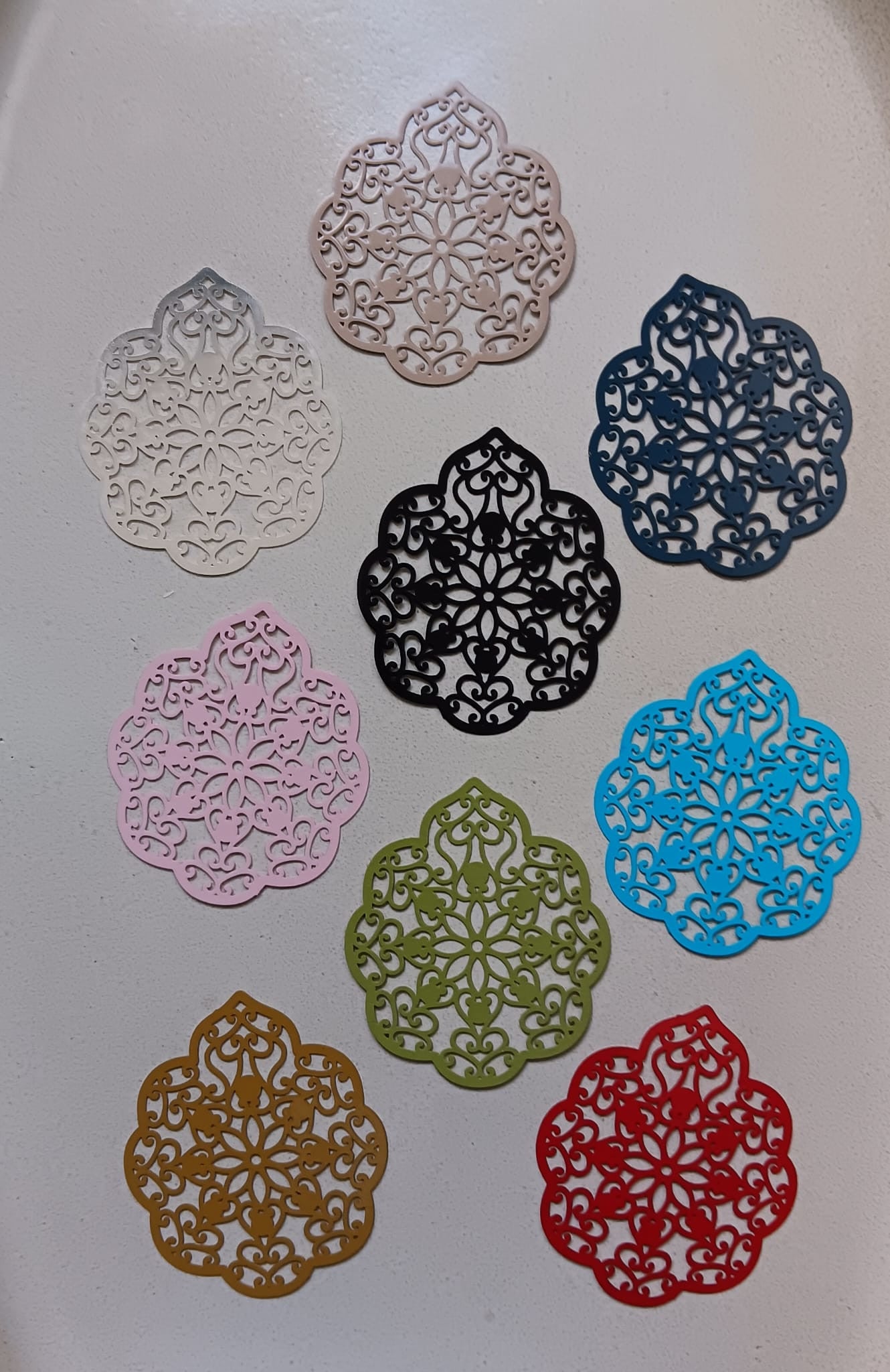 perlesetcreationbijoux - estampe filigrane goutte en métal de 50x43 mm de différentes couleurs