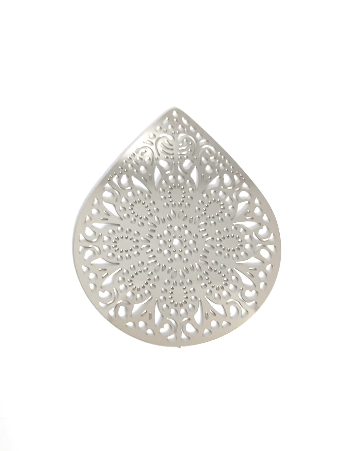 perlesetcreationbijoux-estampe-filigrane-goutte-acier-inoxydable-argente-49x39mm