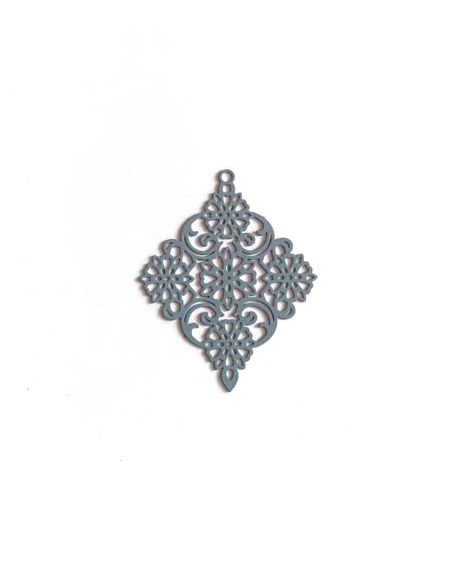 perlesetcreationbijoux-estampe-filigrane-losange-40x30mm-gris
