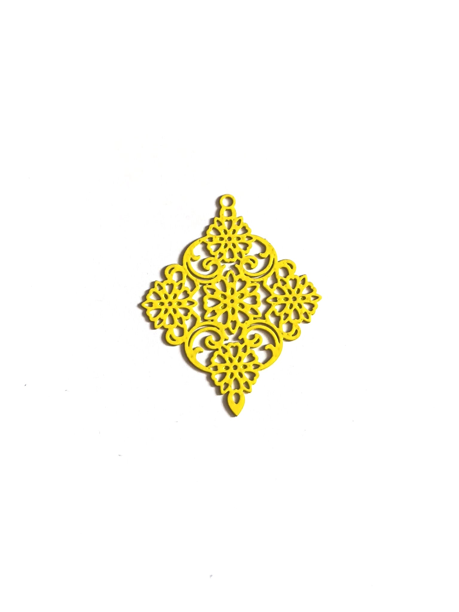 perlesetcreationbijoux-estampe-filigrane-losange-40x30mm-jaune