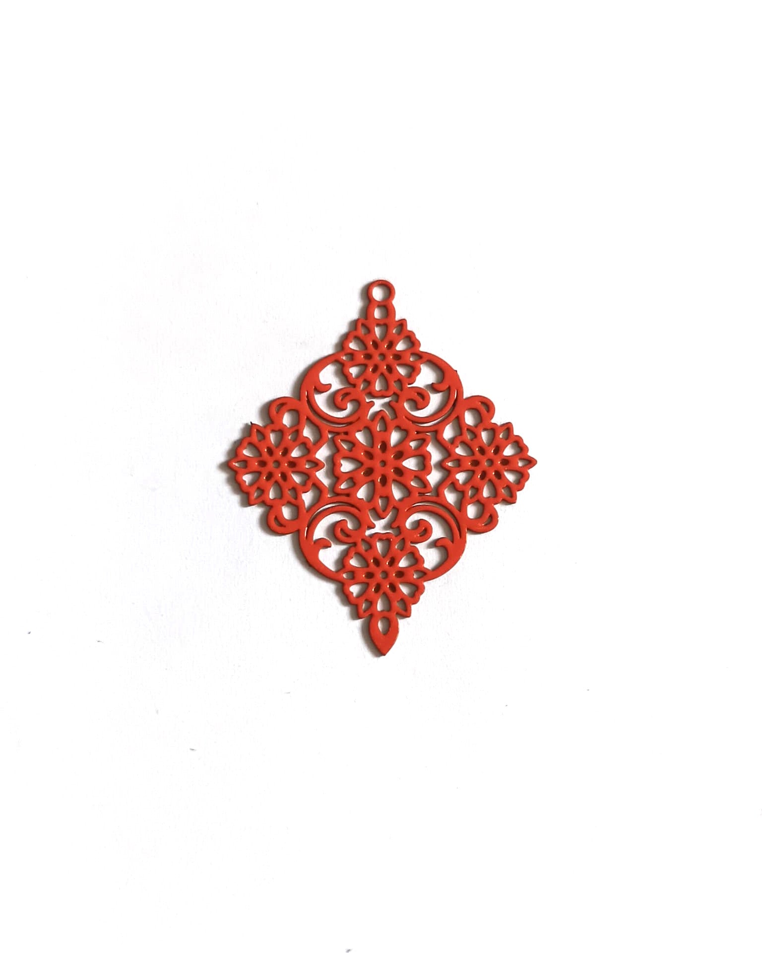 perlesetcreationbijoux-estampe-filigrane-losange-40x30mm-orange
