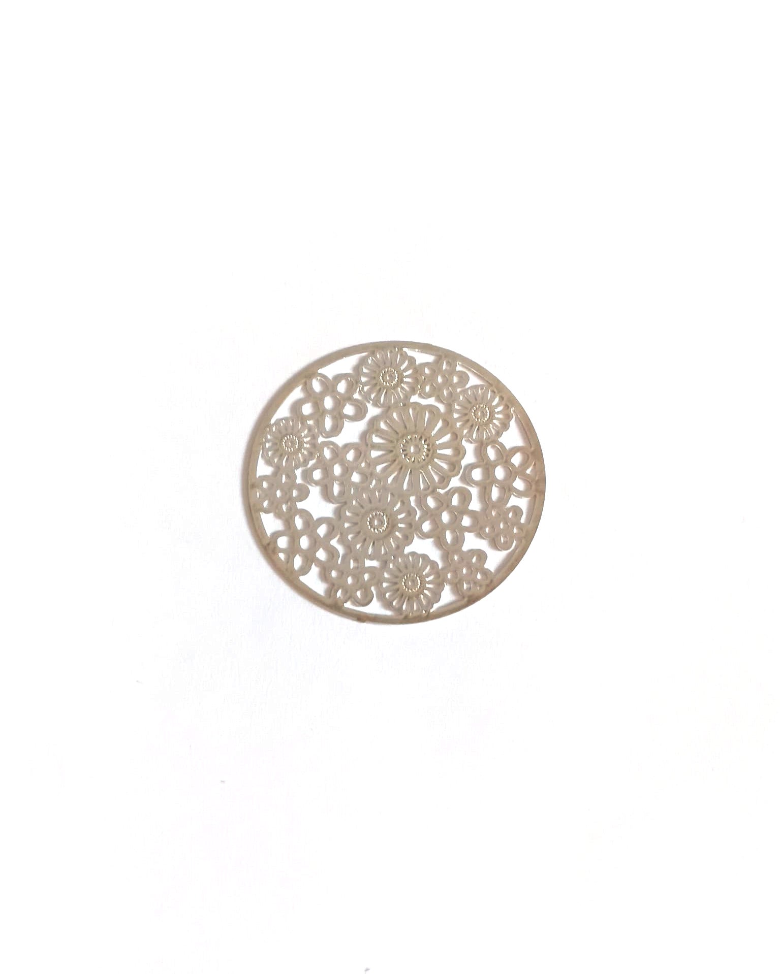 perlesetcreationbijoux-estampe-filigrane-rond-fleuri-32mm-argente