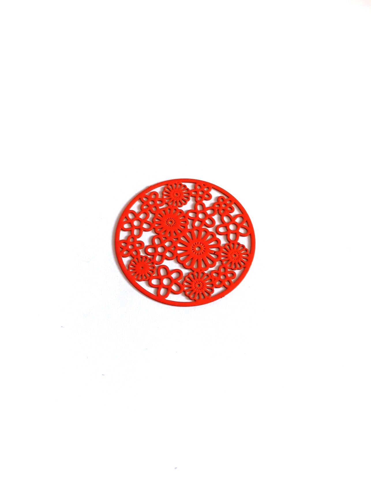 perlesetcreationbijoux-estampe-filigrane-rond-fleuri-32mm-orange