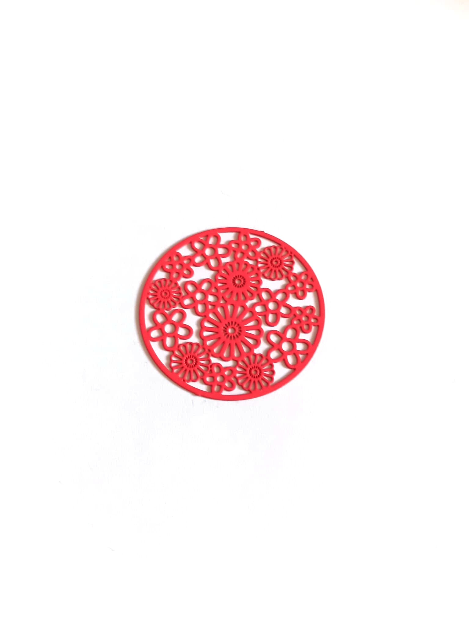 perlesetcreationbijoux-estampe-filigrane-rond-fleuri-32mm-rose