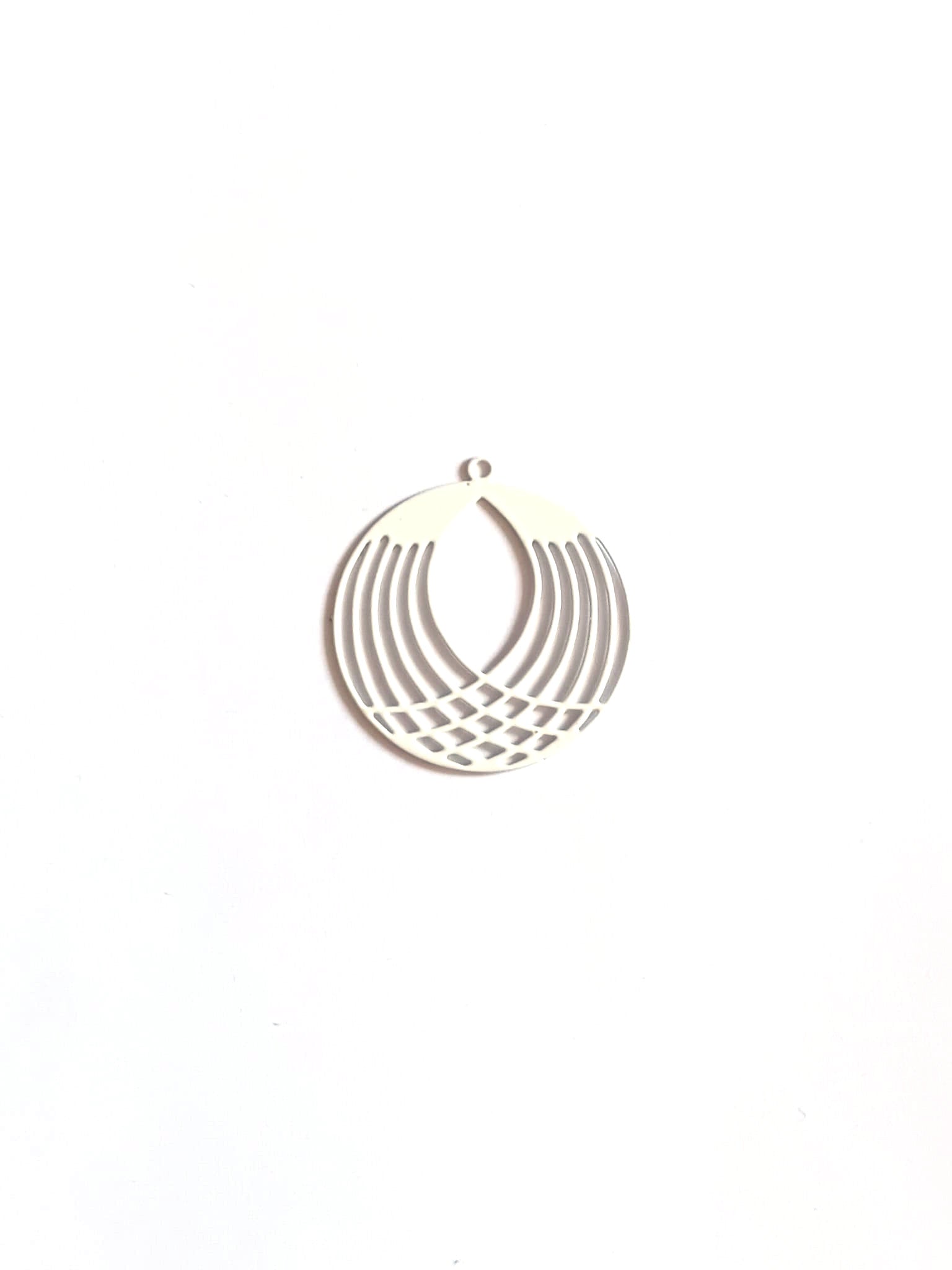 perlesetcreationbijoux-estampe-filigrane-ronde-27x25mm-blanc