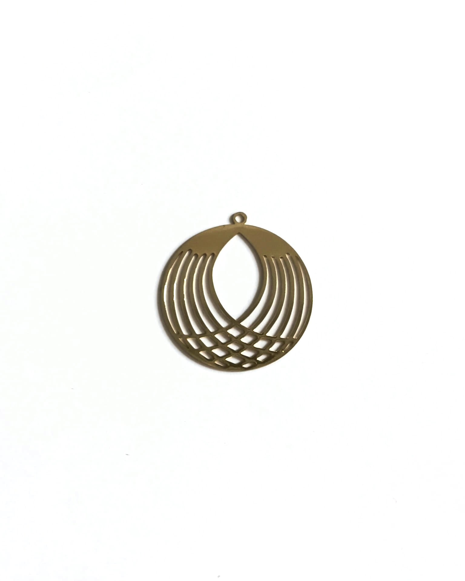 perlesetcreationbijoux-estampe-filigrane-ronde-27x25mm-dore