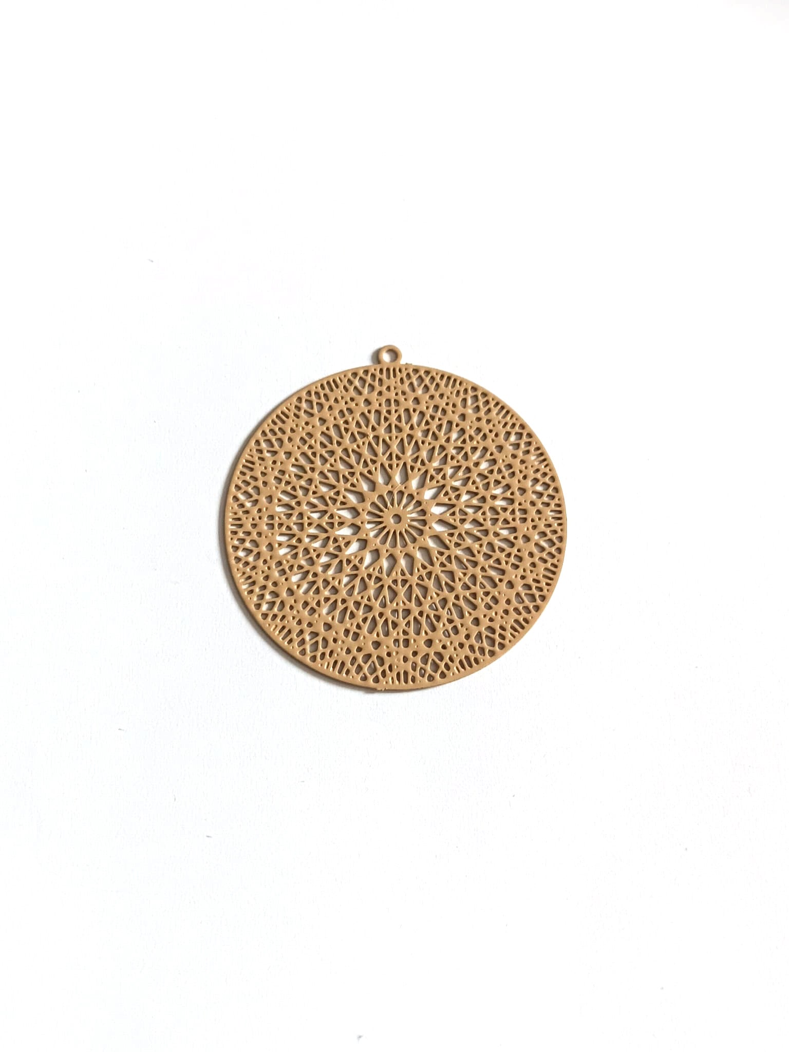 perlesetcreationbijoux-estampe-filigrane-ronde-37x35mm-beige