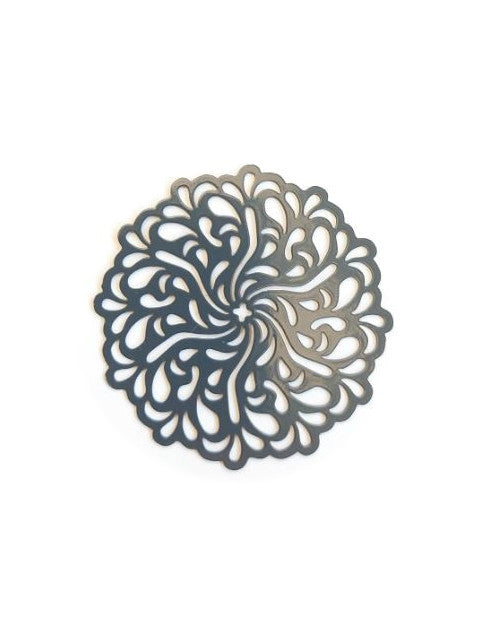 perlesetcreationbijoux-estampe-filigrane-rosace-42mm-bleu-marine