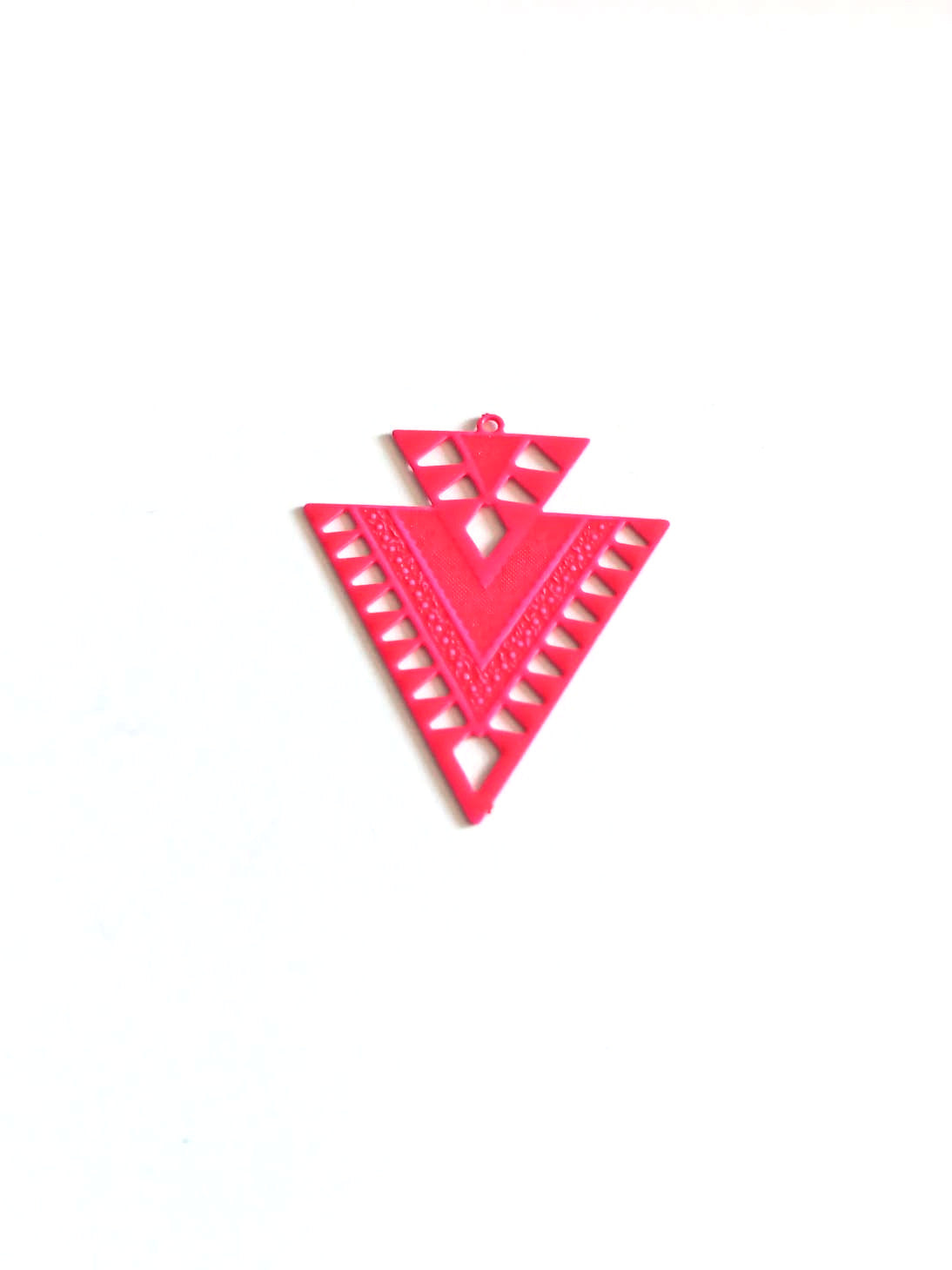perlesetcreationbijoux-estampe-filigrane-triangle-31x26mm-rose-fluo