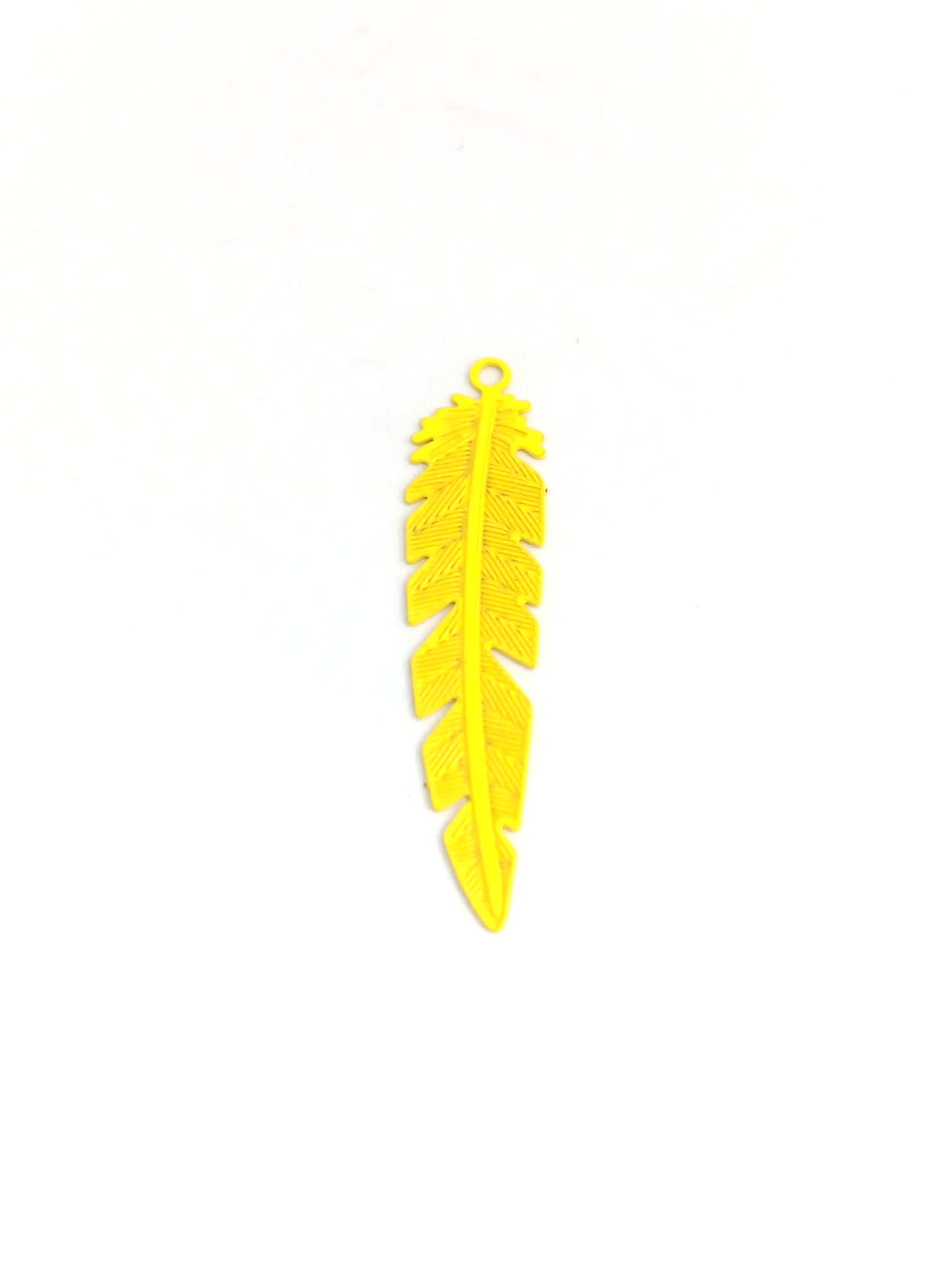 perlesetcreationbijoux-estampe-filigrane-plume-34x7mm-jaune