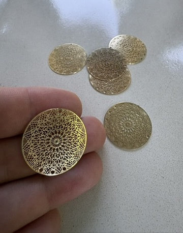 perlesetcreationbijoux - estampe filigrane ronde 24 mm dorée 