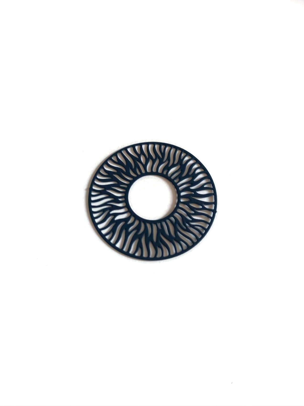 perlesetcreationbijoux-estampe-ronde-ajouree-acier-inoxydable-30mm-bleu-marine