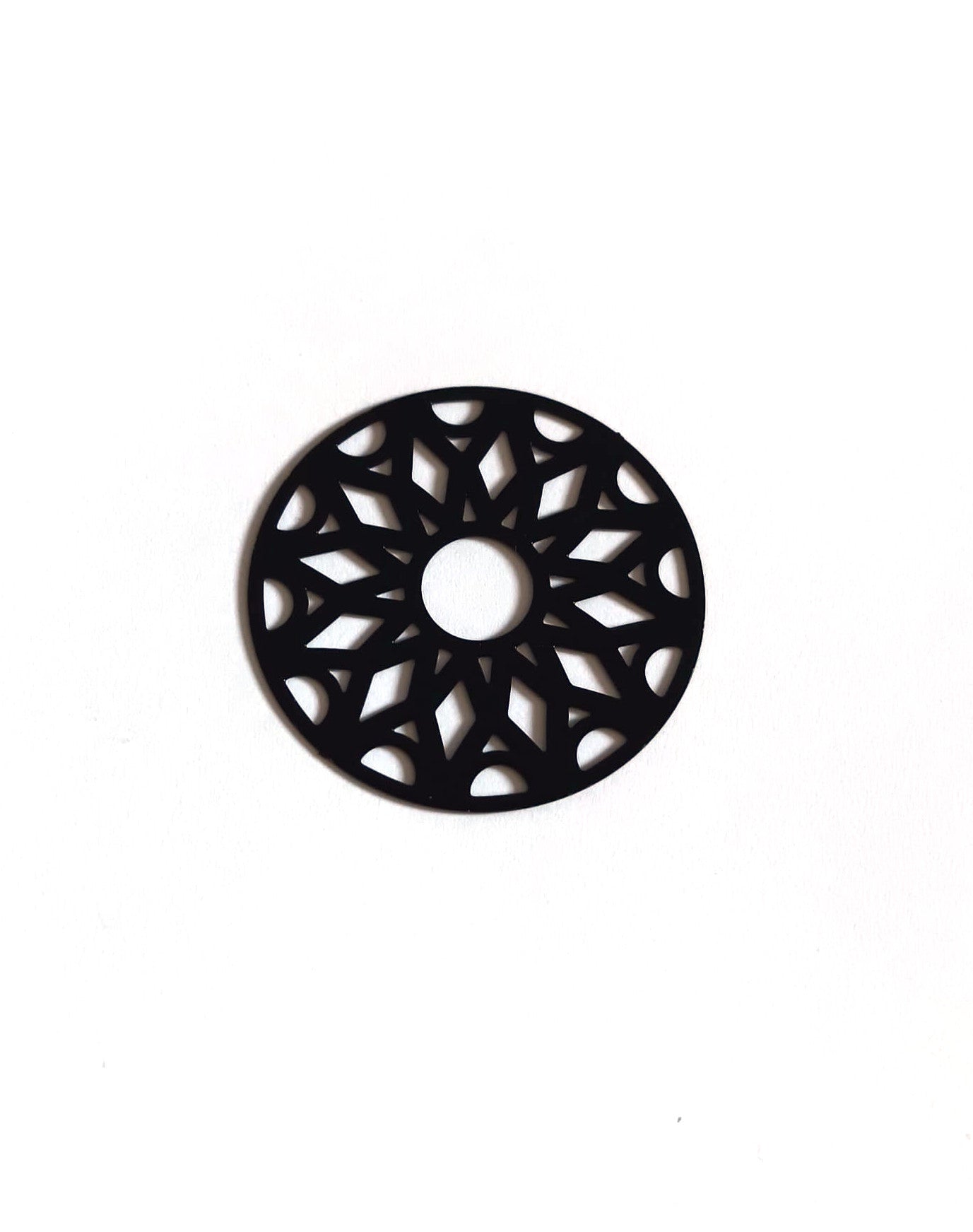 perlesetcreationbijoux-estampe-filigrane-ronde-33mm-noir