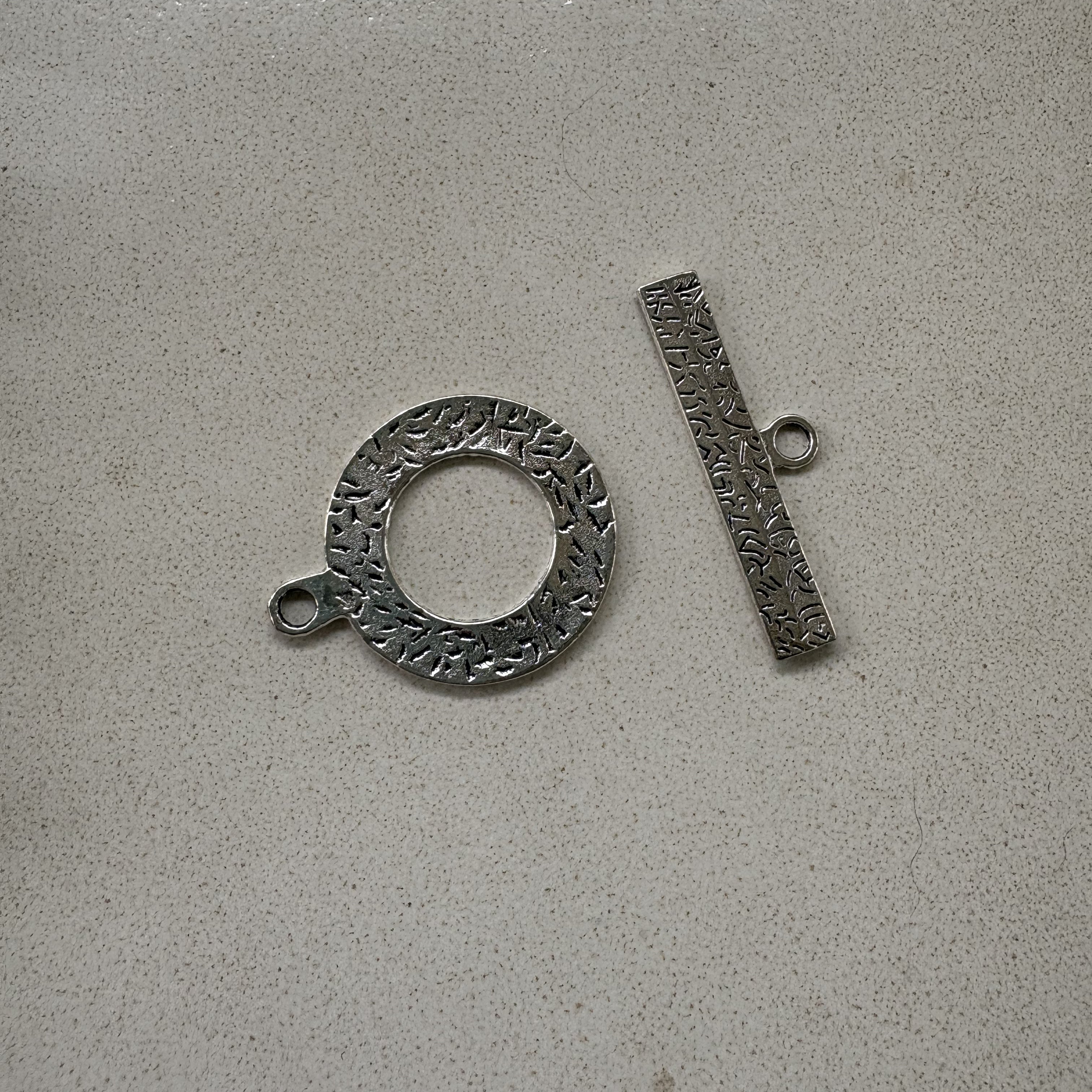 perlesetcreationbijoux - fermoir T en métal argenté décoré