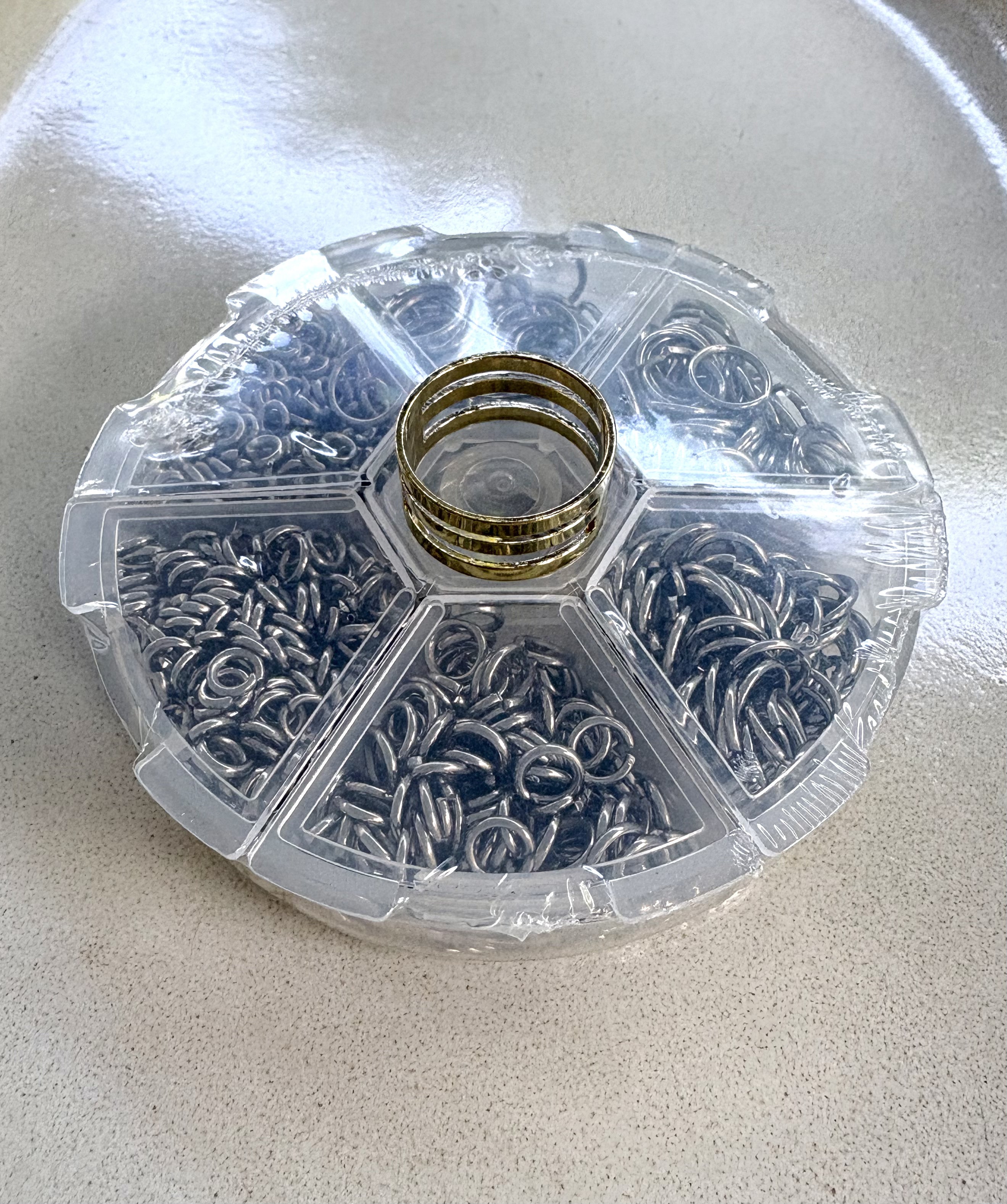 perlesetcreationbijoux - boîte compartimentée d'anneaux de jonction en acier inoxydable argenté de différentes tailles avec bague ouvre anneau
