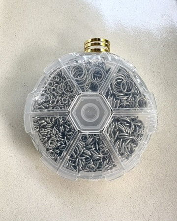 perlesetcreationbijoux - boîte compartimentée d'anneaux de jonction en acier inoxydable argenté de différentes tailles avec bague ouvre anneau