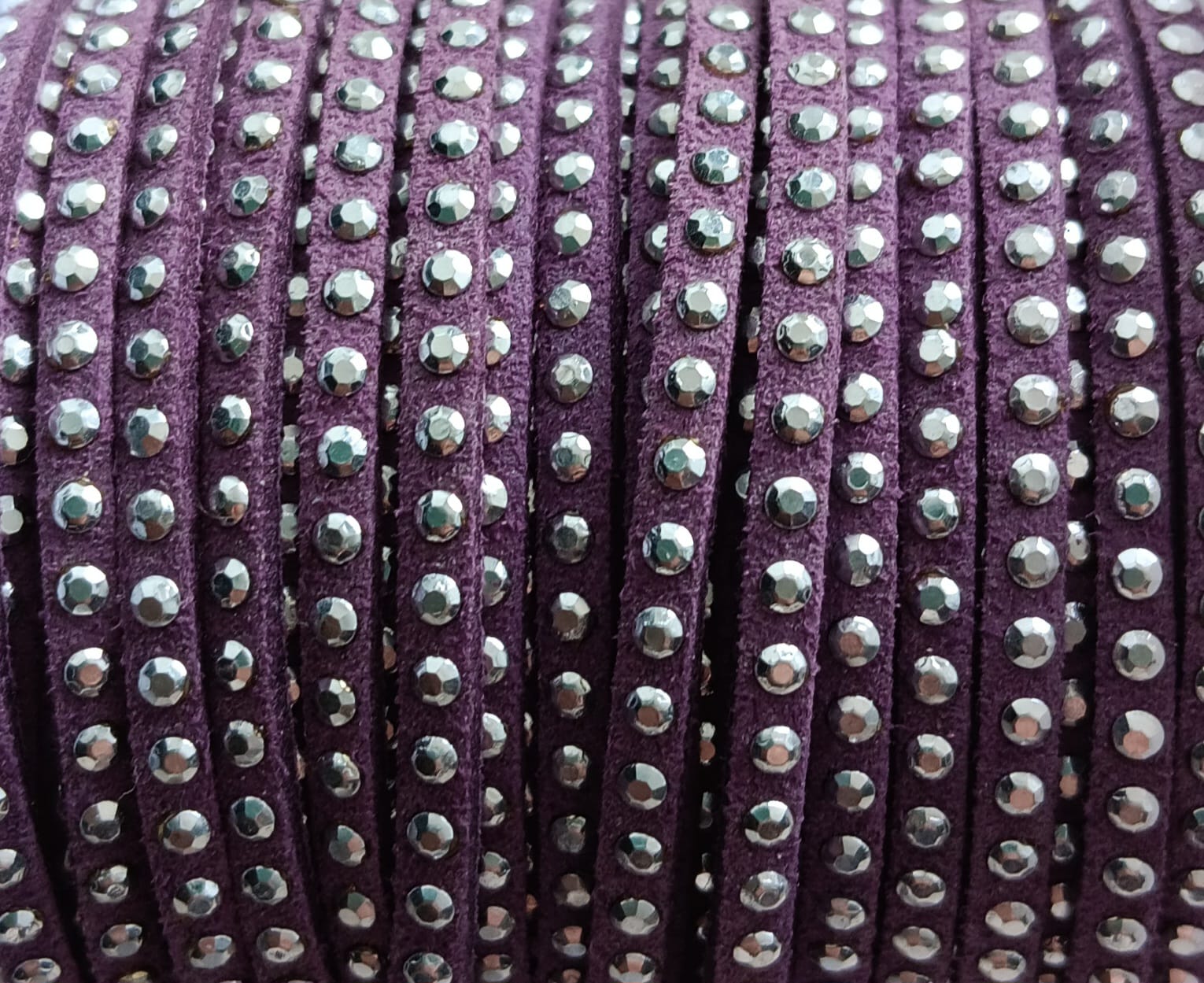 perlesetcreationbijoux - cordon de suédine strassée 3 mm violet