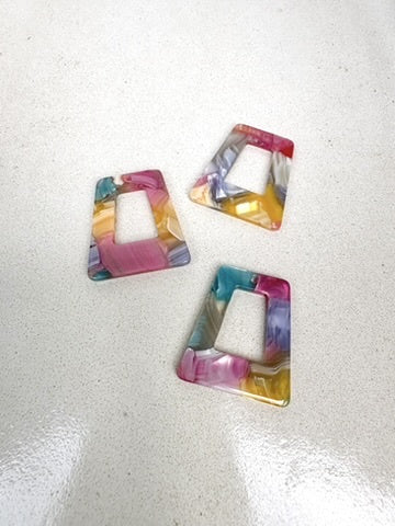 perlesetcreationbijoux - pendentif trapèze en acétate de cellulose multicolore de 30x27 mm