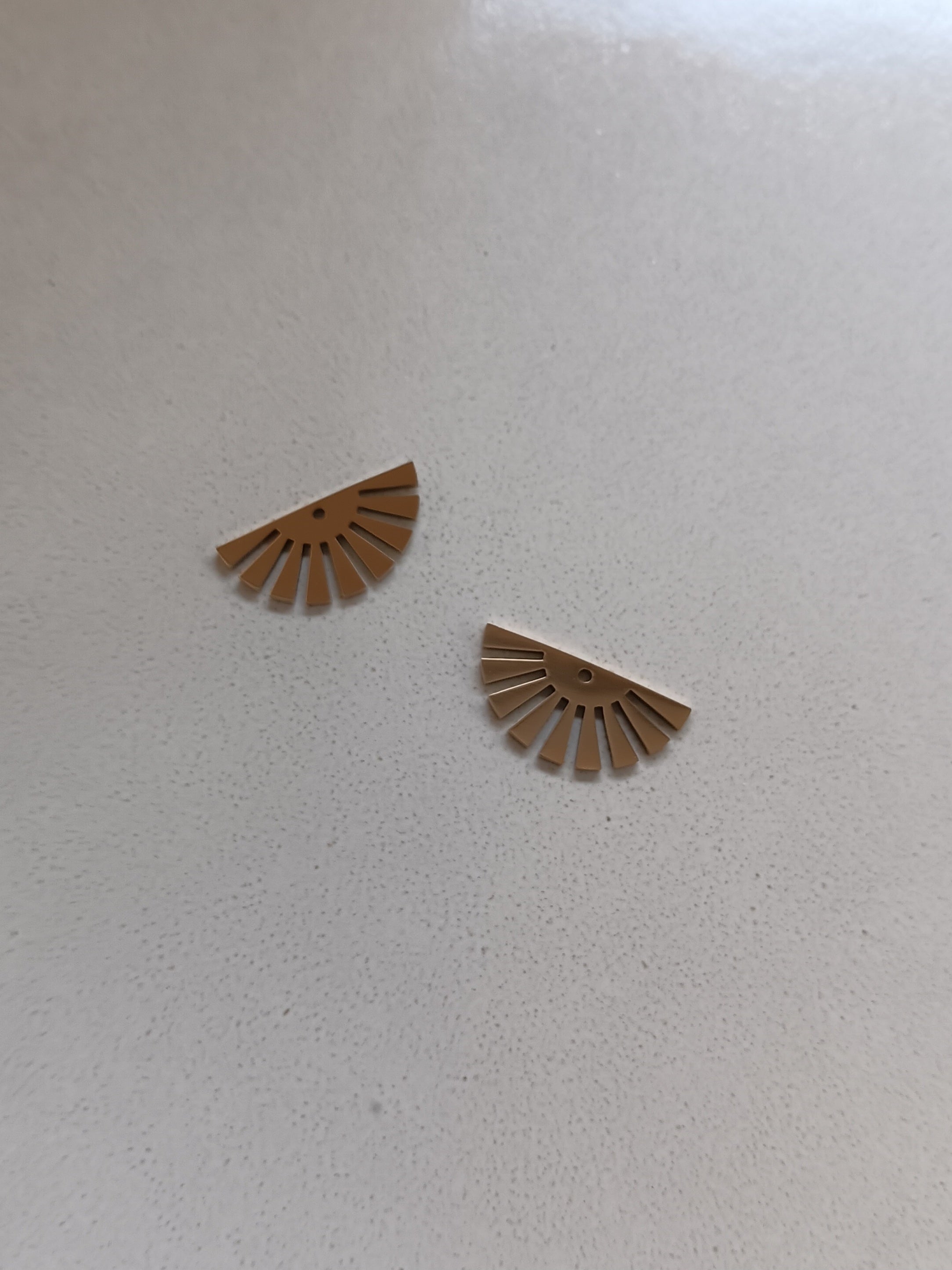 perlesetcreationbijoux - pendentif éventail acier inoxydable doré 9x18 mm