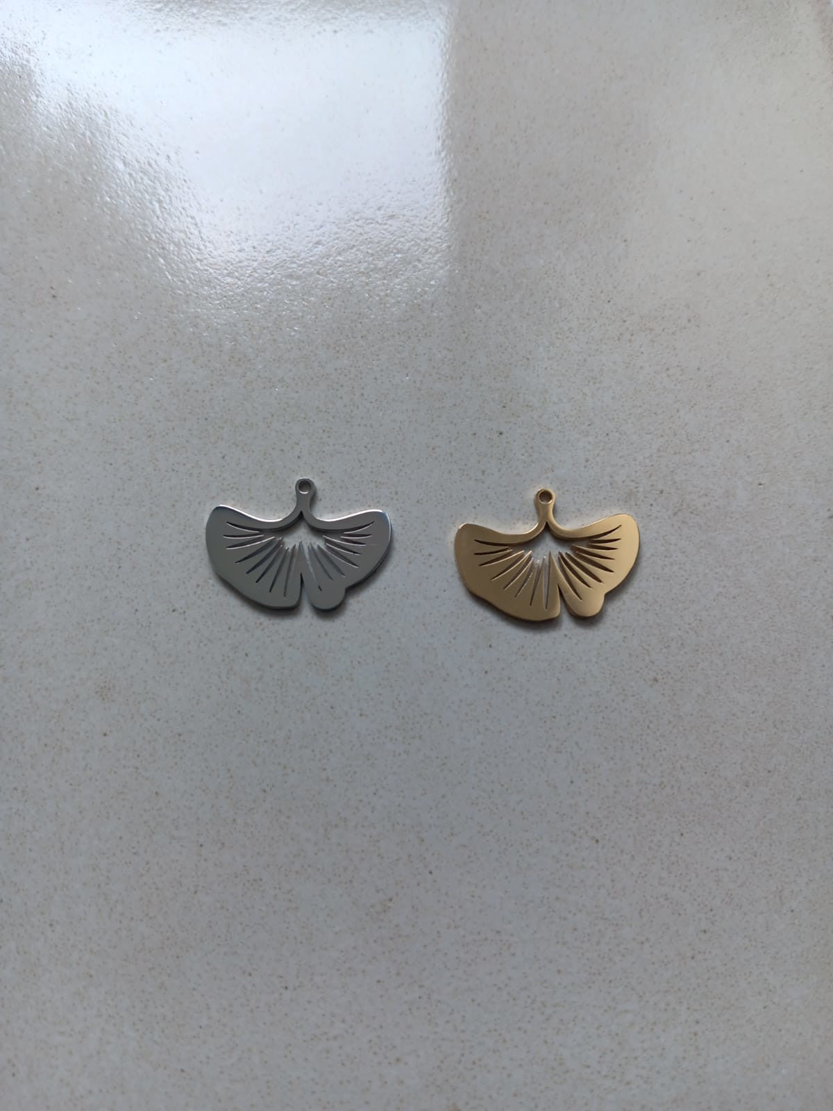 perlesetcreationbijoux - pendentif feuille de ginkgo en acier inoxydable de 18x25 mm argenté et doré