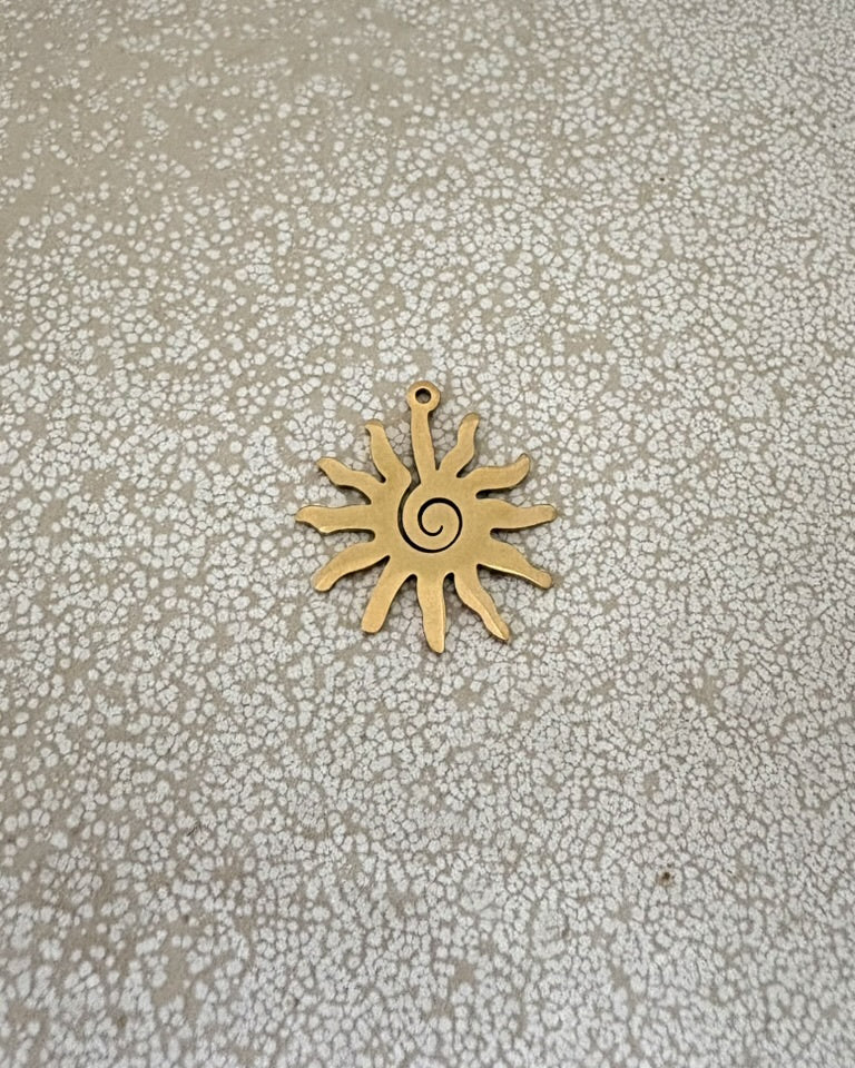 perlesetcreationbijoux - pendentif soleil en acier inoxydable doré de 23x21 mm