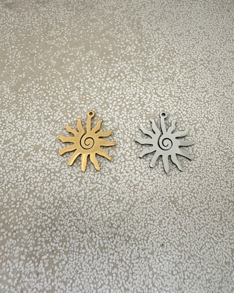 perlesetcreationbijoux - pendentifs soleil en acier inoxydable doré et argenté de 23x21 mm