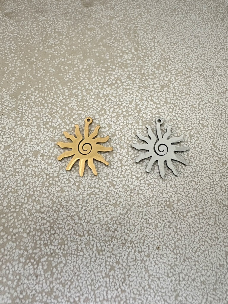 perlesetcreationbijoux - pendentifs soleil en acier inoxydable doré et argenté de 23x21 mm