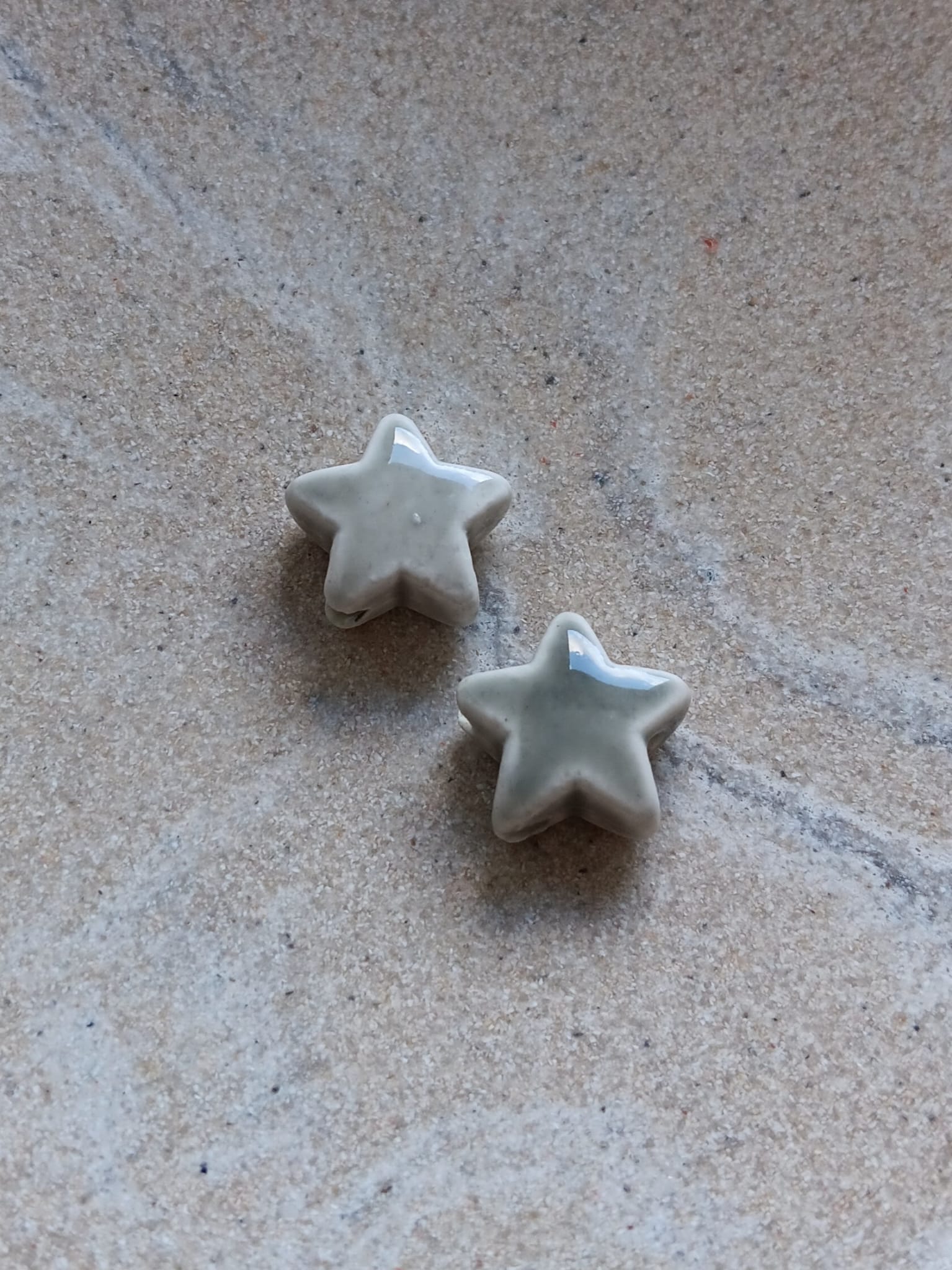 perlesetcreationbijoux-perle-ceramique-etoile-15mm-gris