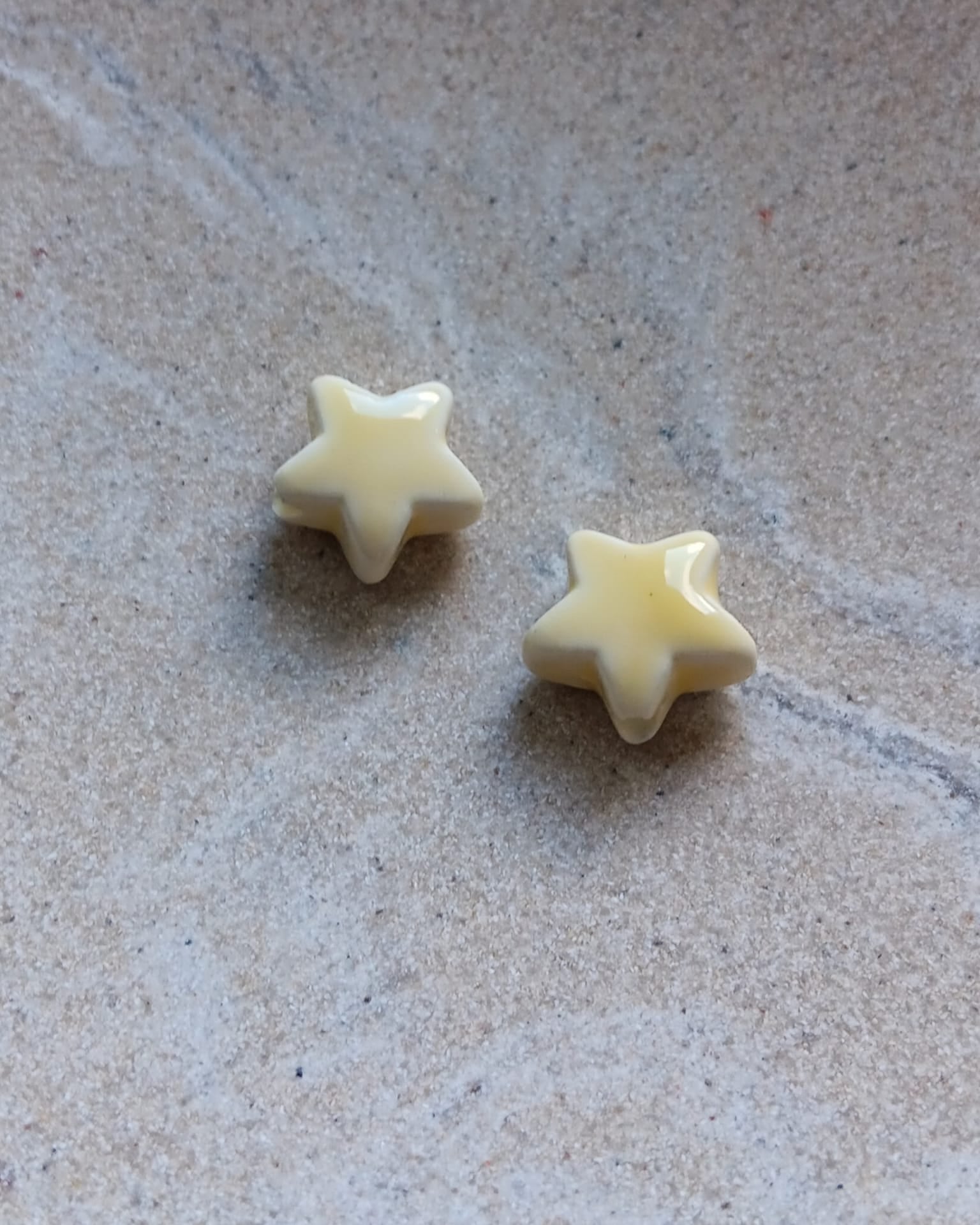 perlesetcreationbijoux-perle-ceramique-etoile-15mm-jaune