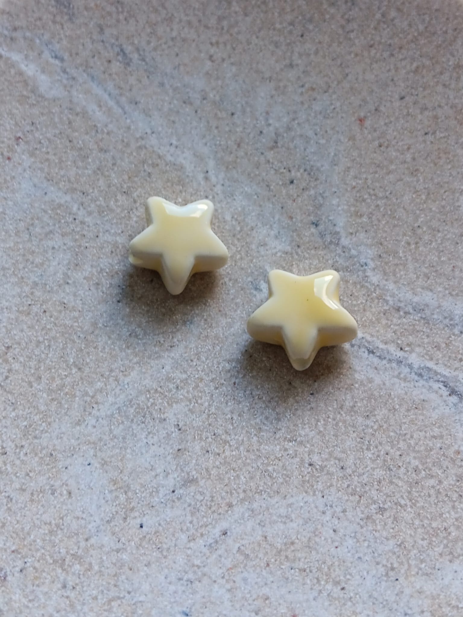 perlesetcreationbijoux-perle-ceramique-etoile-15mm-jaune