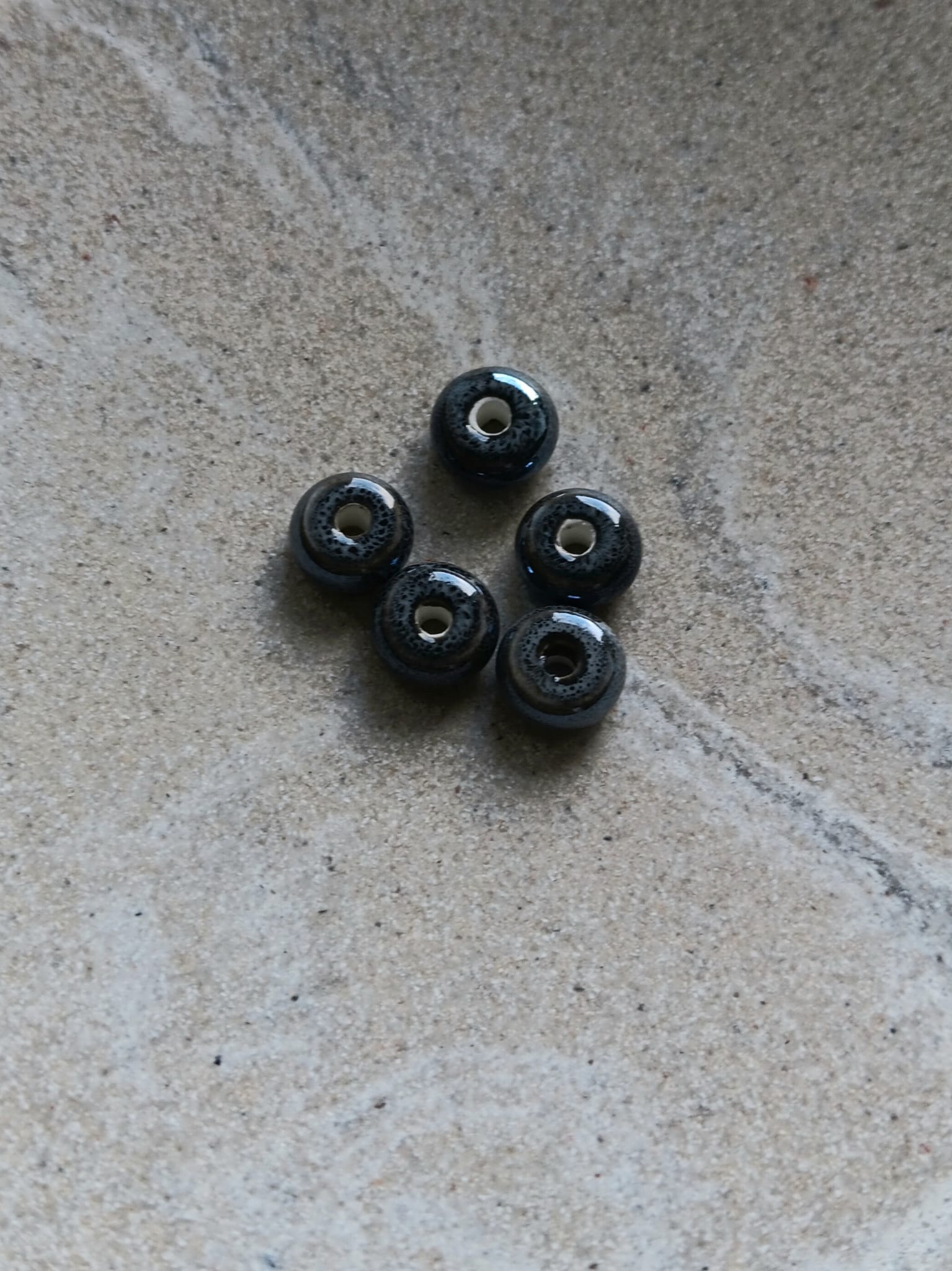 perlesetcreationbijoux-perle-ceramique-rondelle-9x4mm-gris