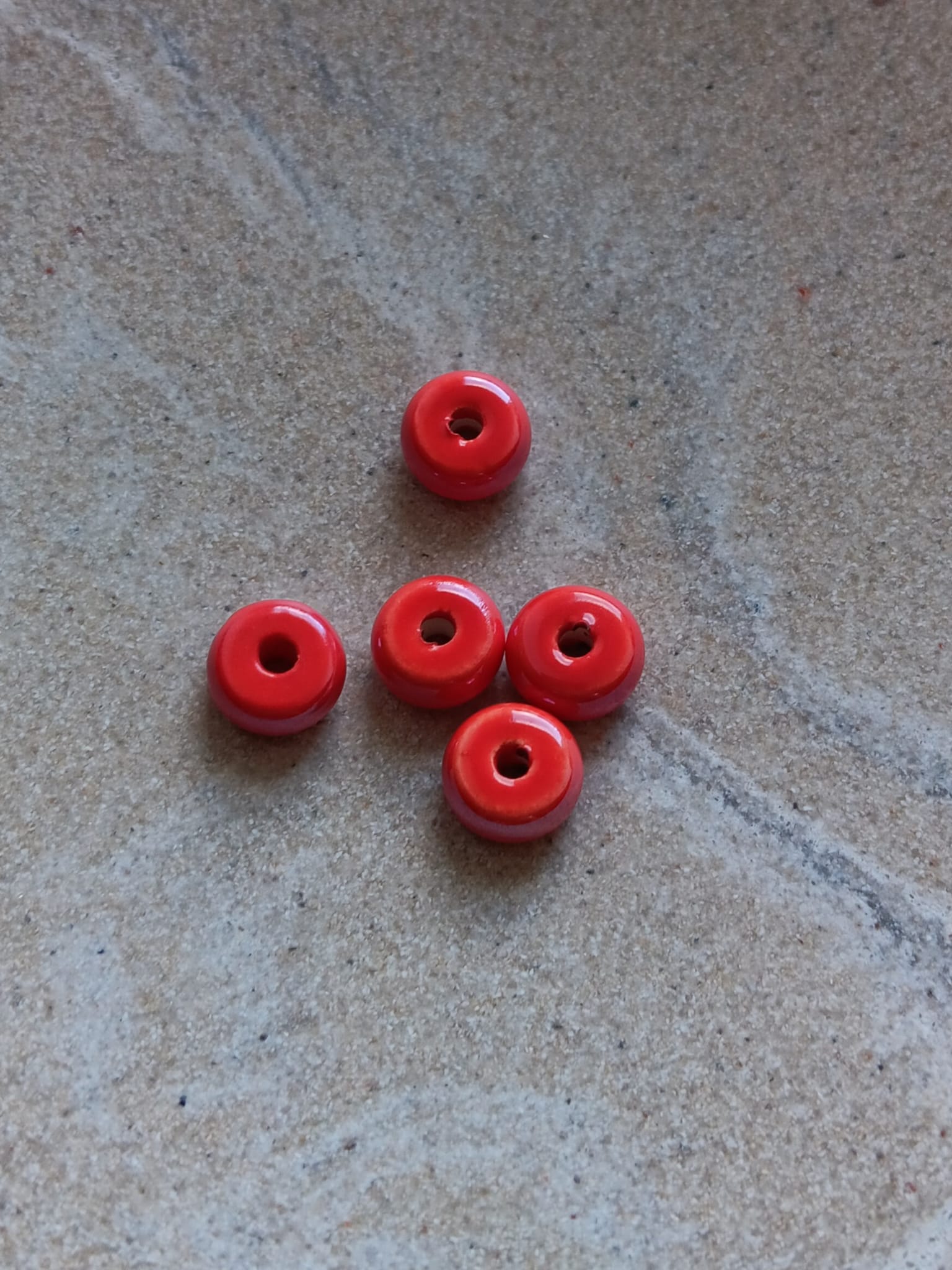 perlesetcreationbijoux-perle-ceramique-rondelle-9x4mm-rouge