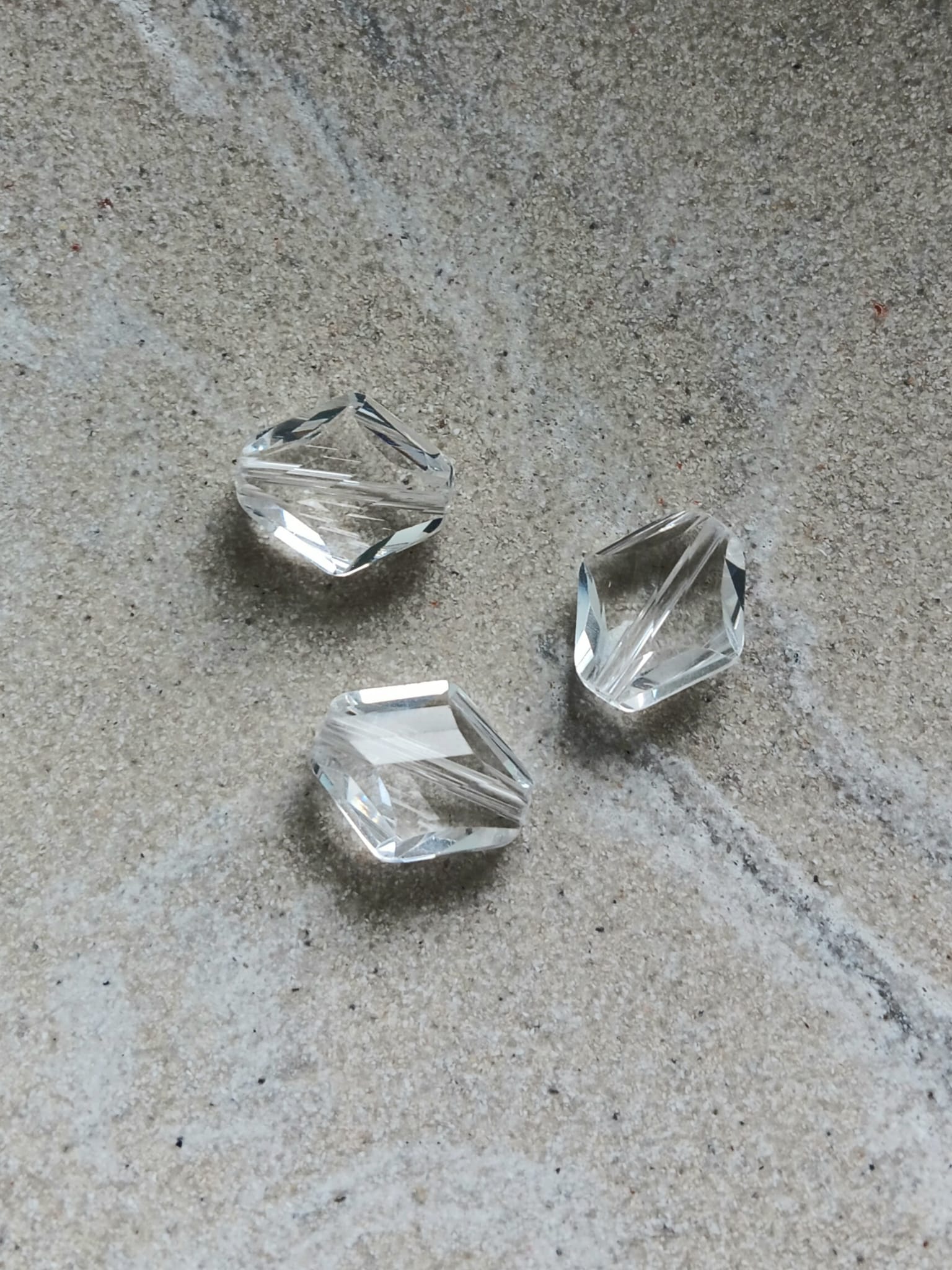 perlesetcreationbijoux-perle-losange-facette-verre-14x12mm-transparent