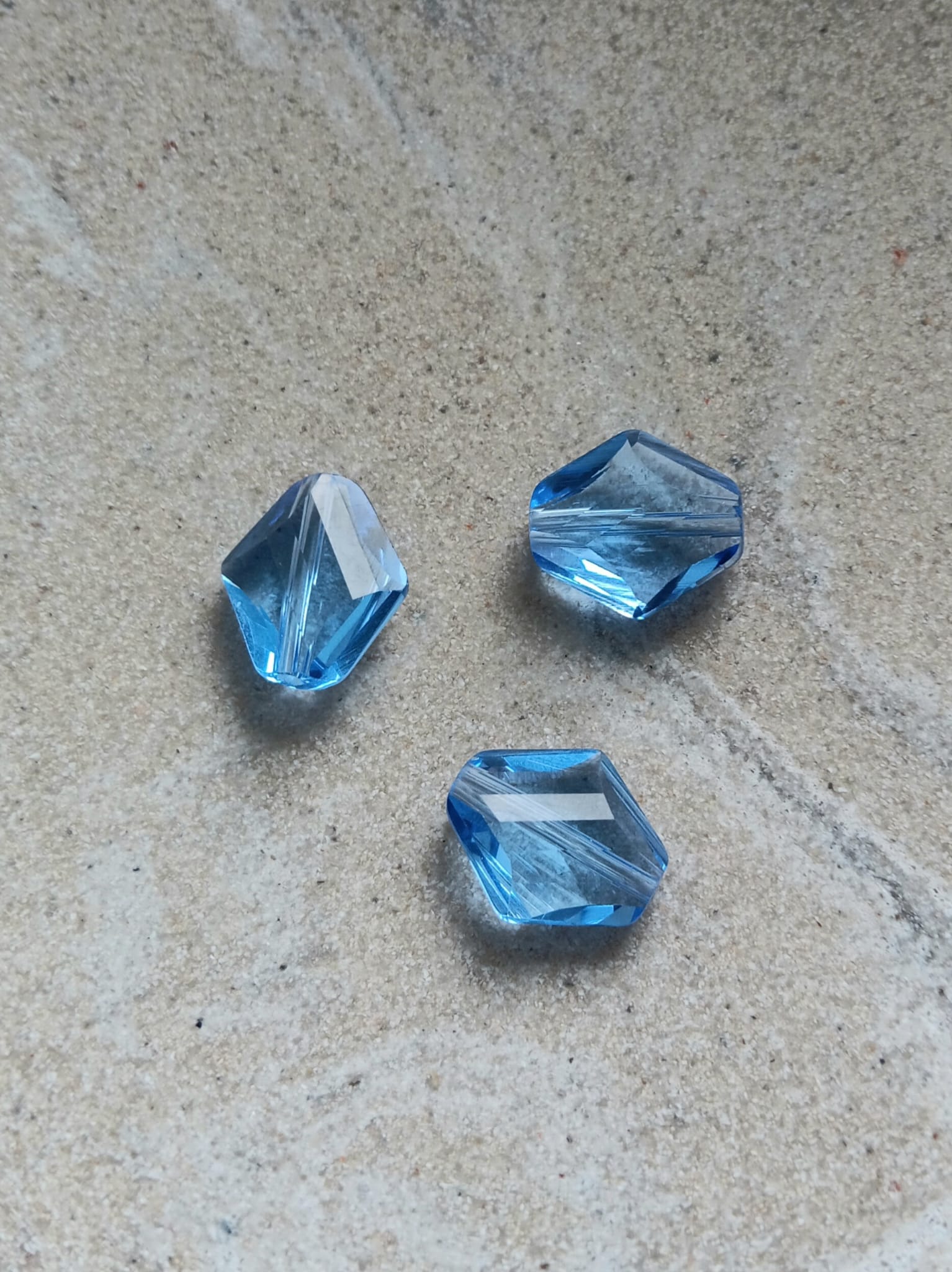 perlesetcreationbijoux-perle-losange-facette-verre-14x12mm-bleu