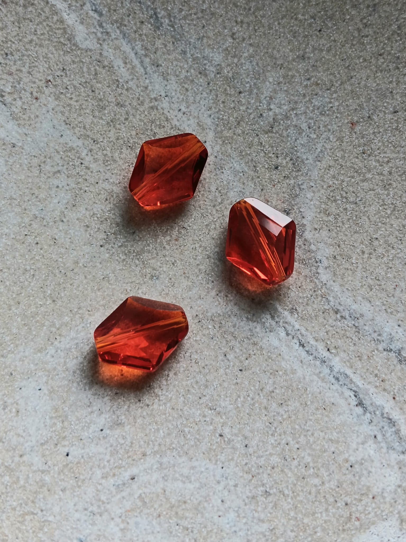 perlesetcreationbijoux-perle-losange-facette-verre-14x12mm-rouge