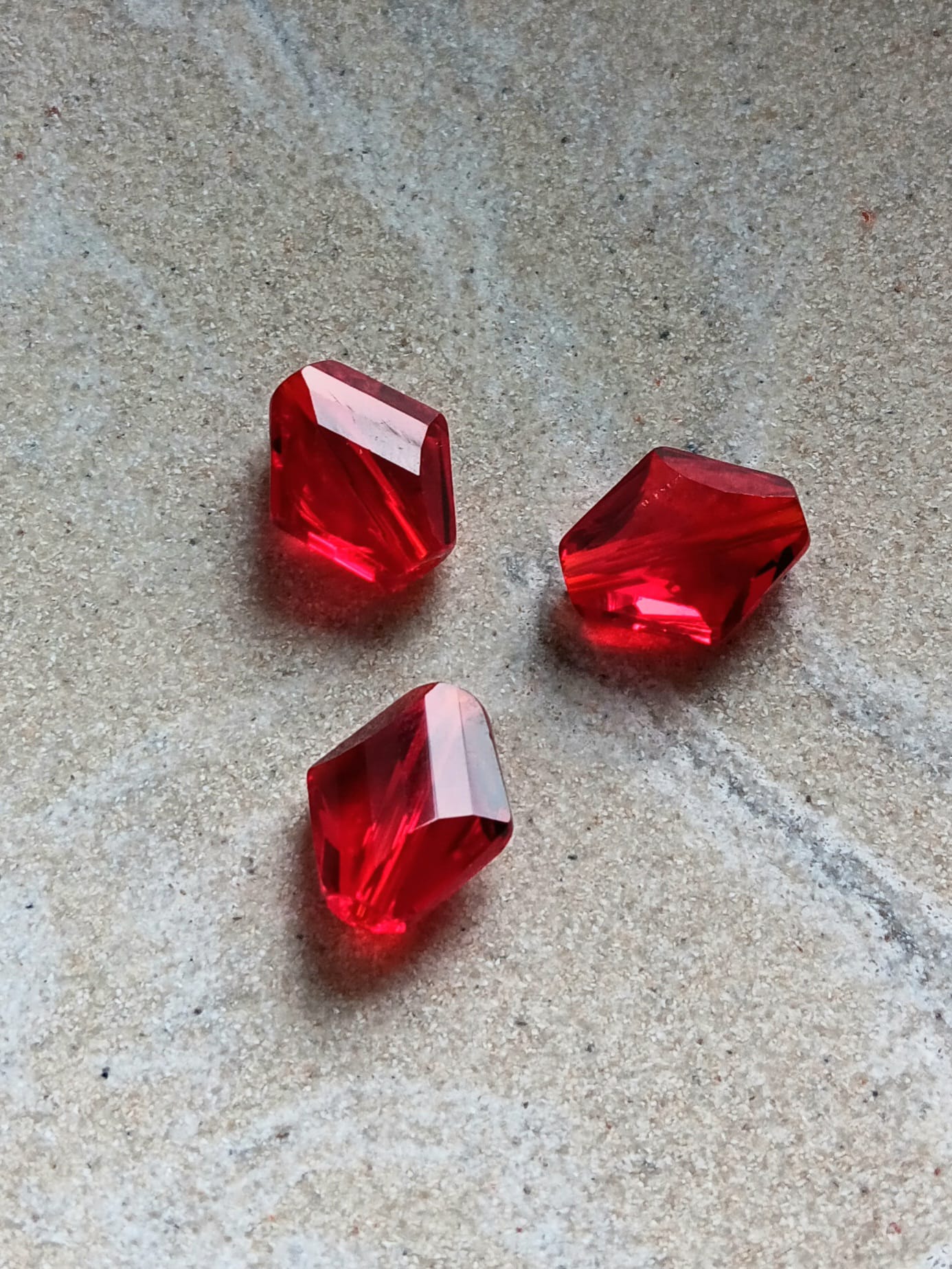 perlesetcreationbijoux-perle-losange-facette-verre-14x12mm-rouge