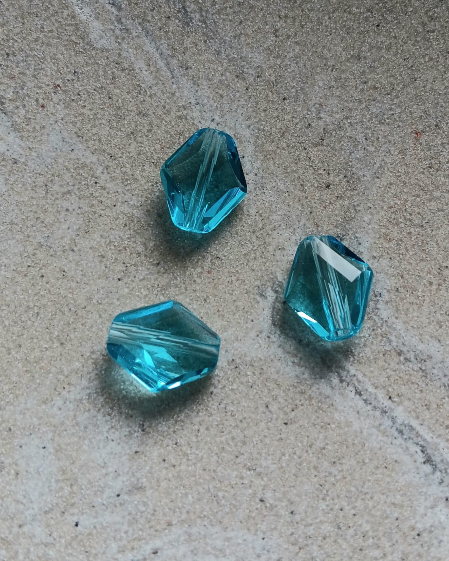 perlesetcreationbijoux-perle-losange-facette-verre-14x12mm-turquoise