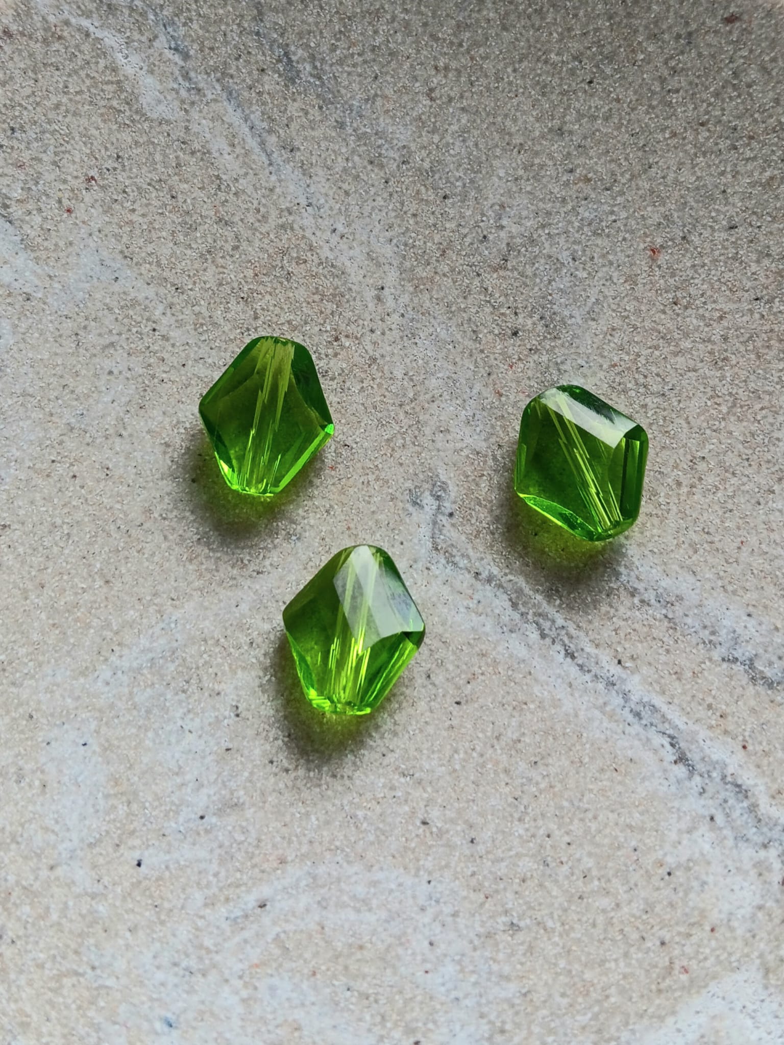 perlesetcreationbijoux-perle-losange-facette-verre-14x12mm-vert