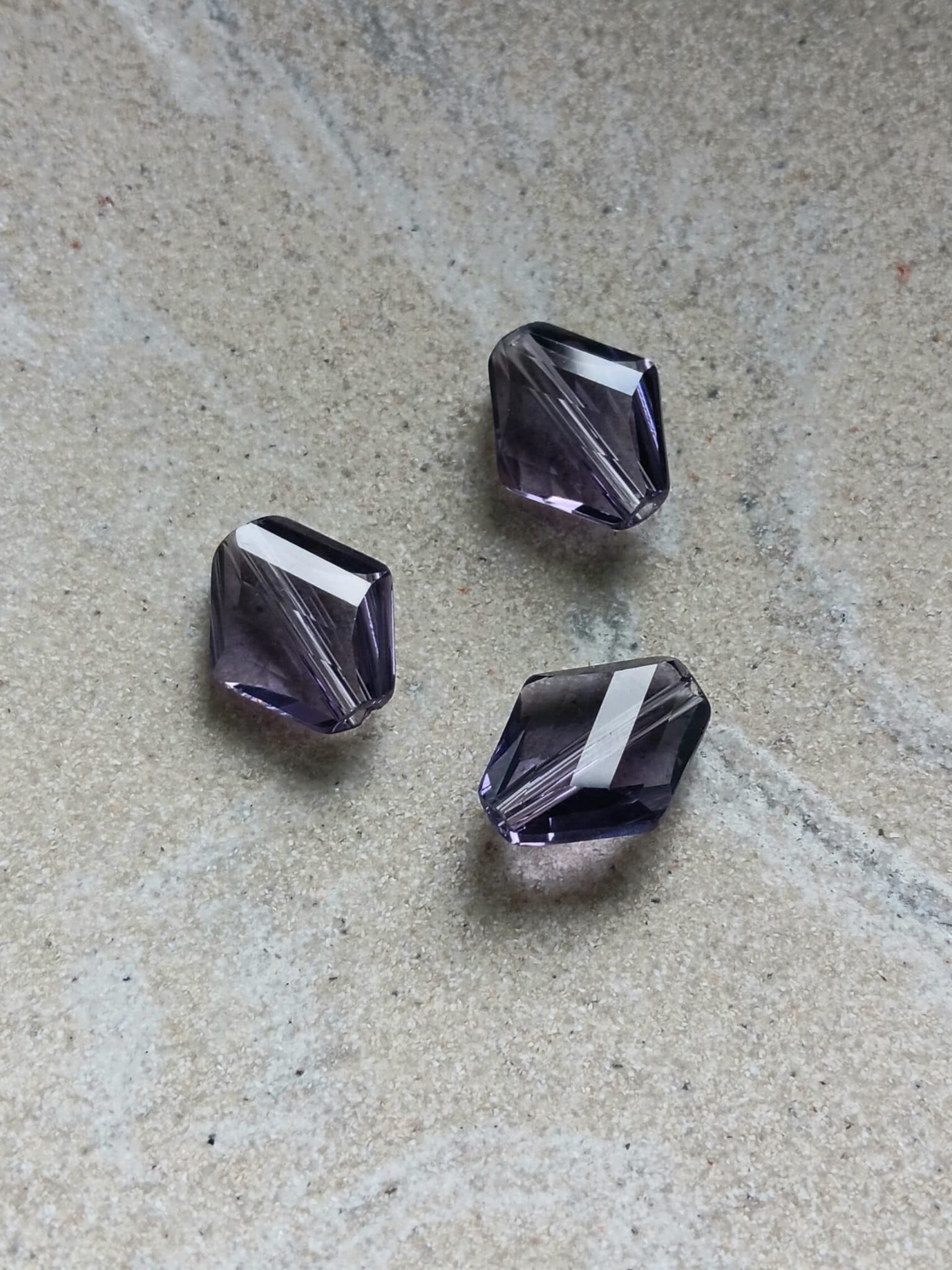 perlesetcreationbijoux-perle-losange-facette-verre-14x12mm-violet
