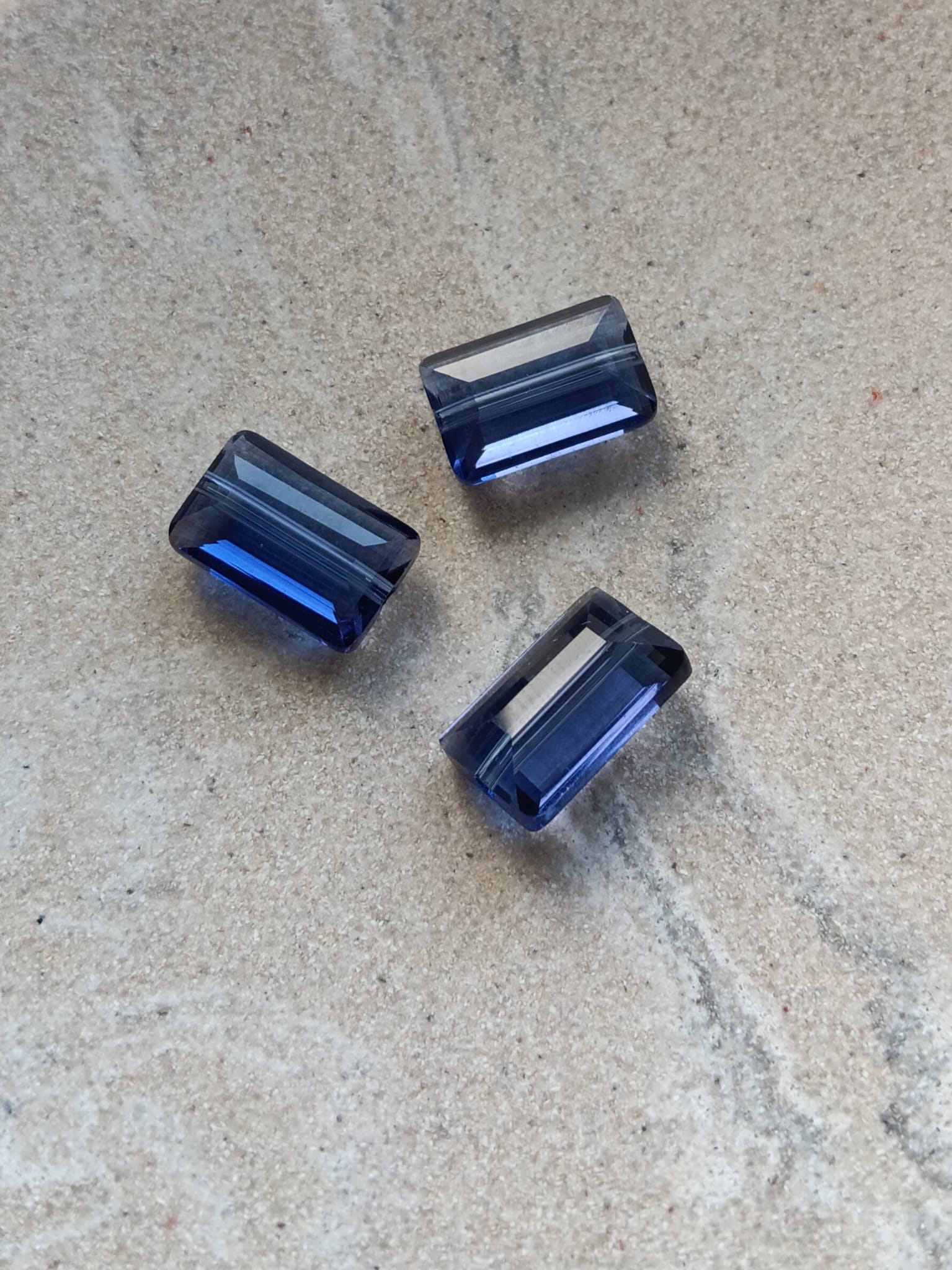 perlesetcreationbijoux-perle-rectangle-verre-facettes-10x15mm-bleu-marine