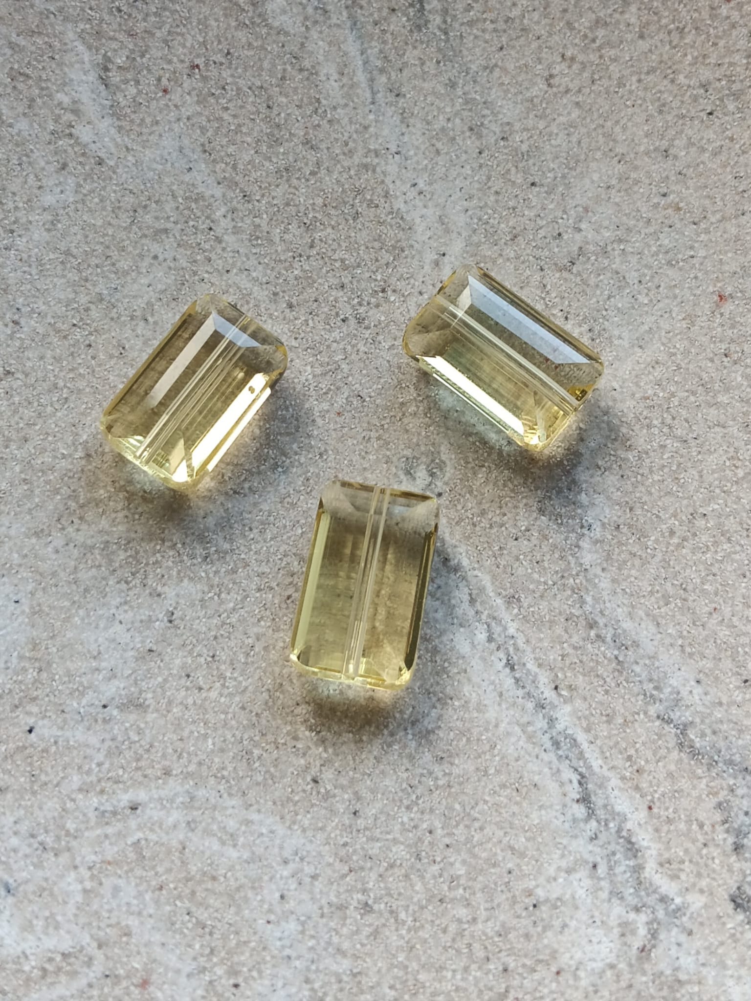 perlesetcreationbijoux-perle-rectangle-verre-facettes-10x15mm-jaune