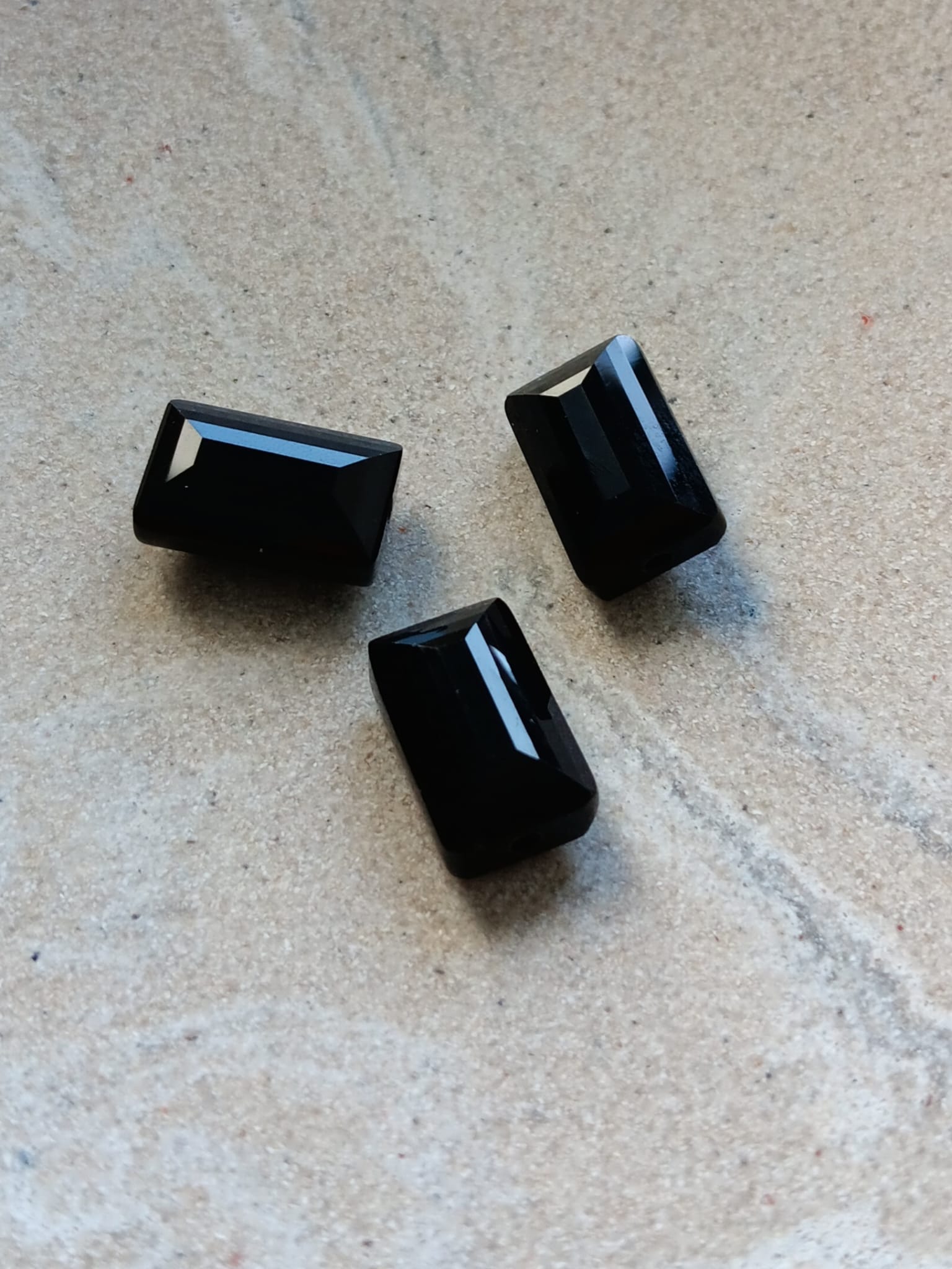 perlesetcreationbijoux-perle-rectangle-verre-facettes-10x15mm-noir