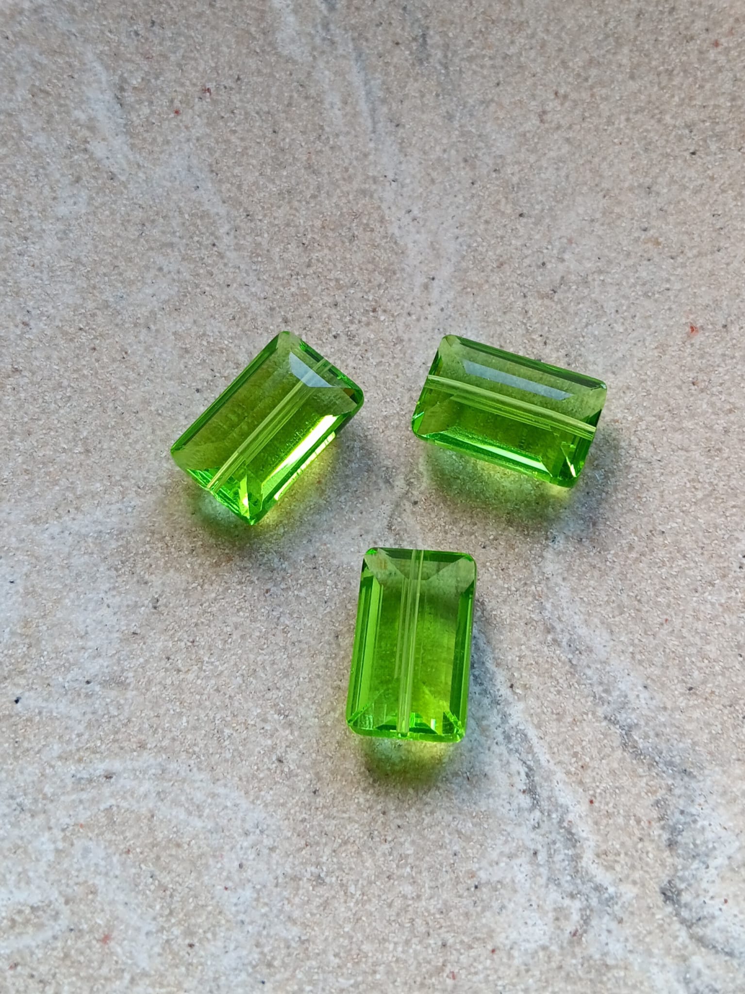 perlesetcreationbijoux-perle-rectangle-verre-facettes-10x15mm-vert