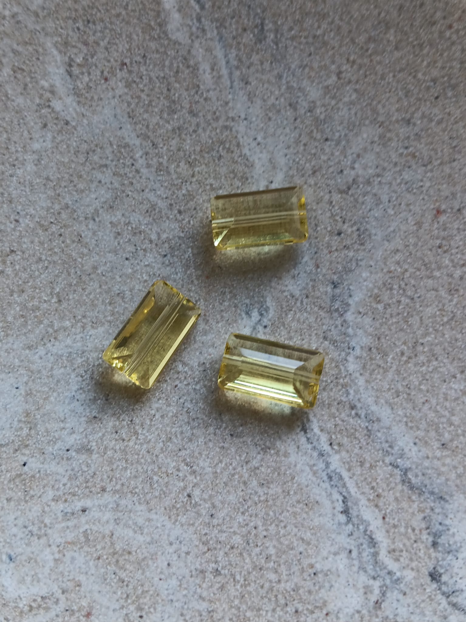 perlesetcreationbijoux-perle-rectangle-facettes-8x14mm-jaune