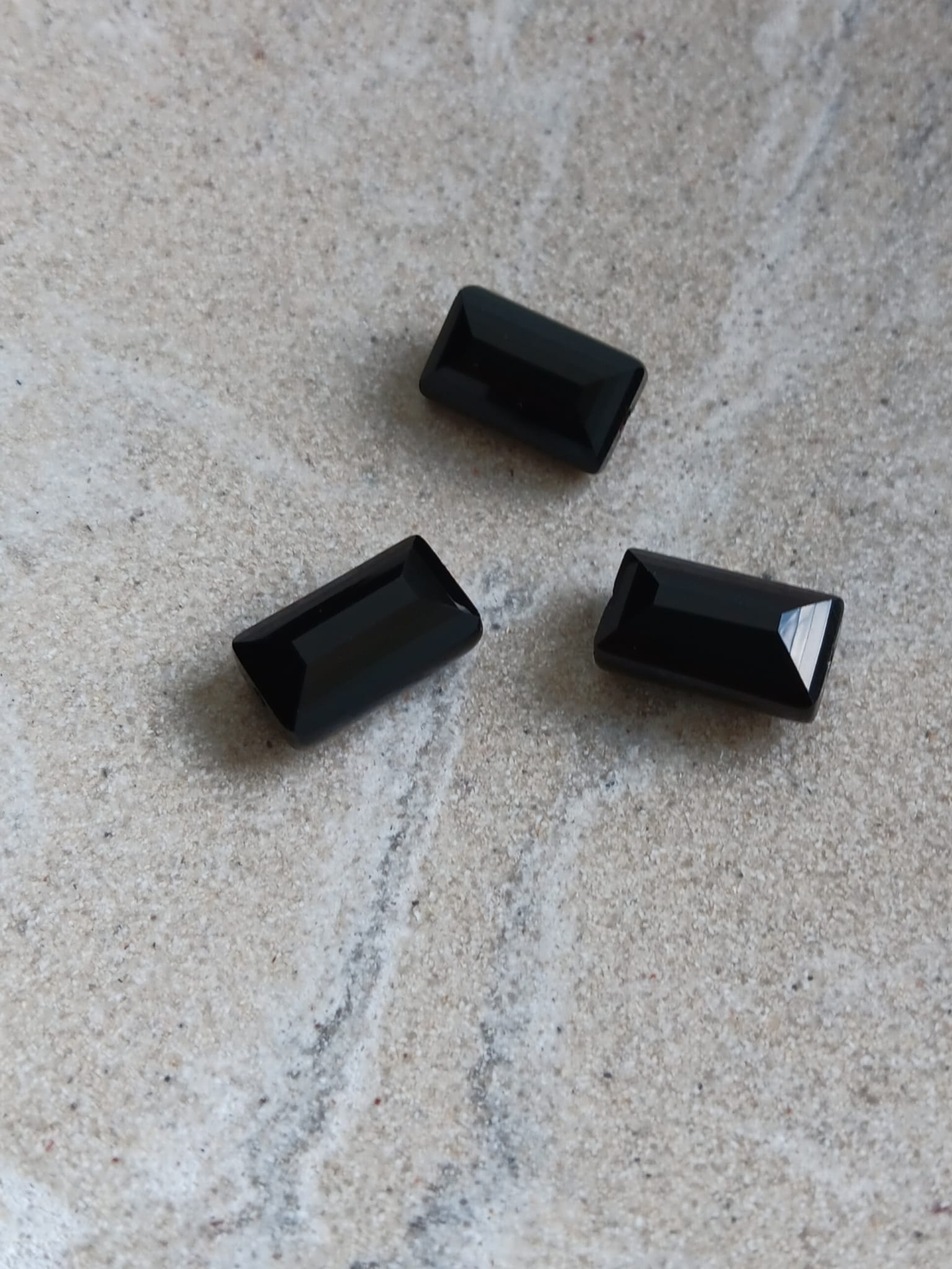 perlesetcreationbijoux-perle-rectangle-facettes-8x14mm-noir