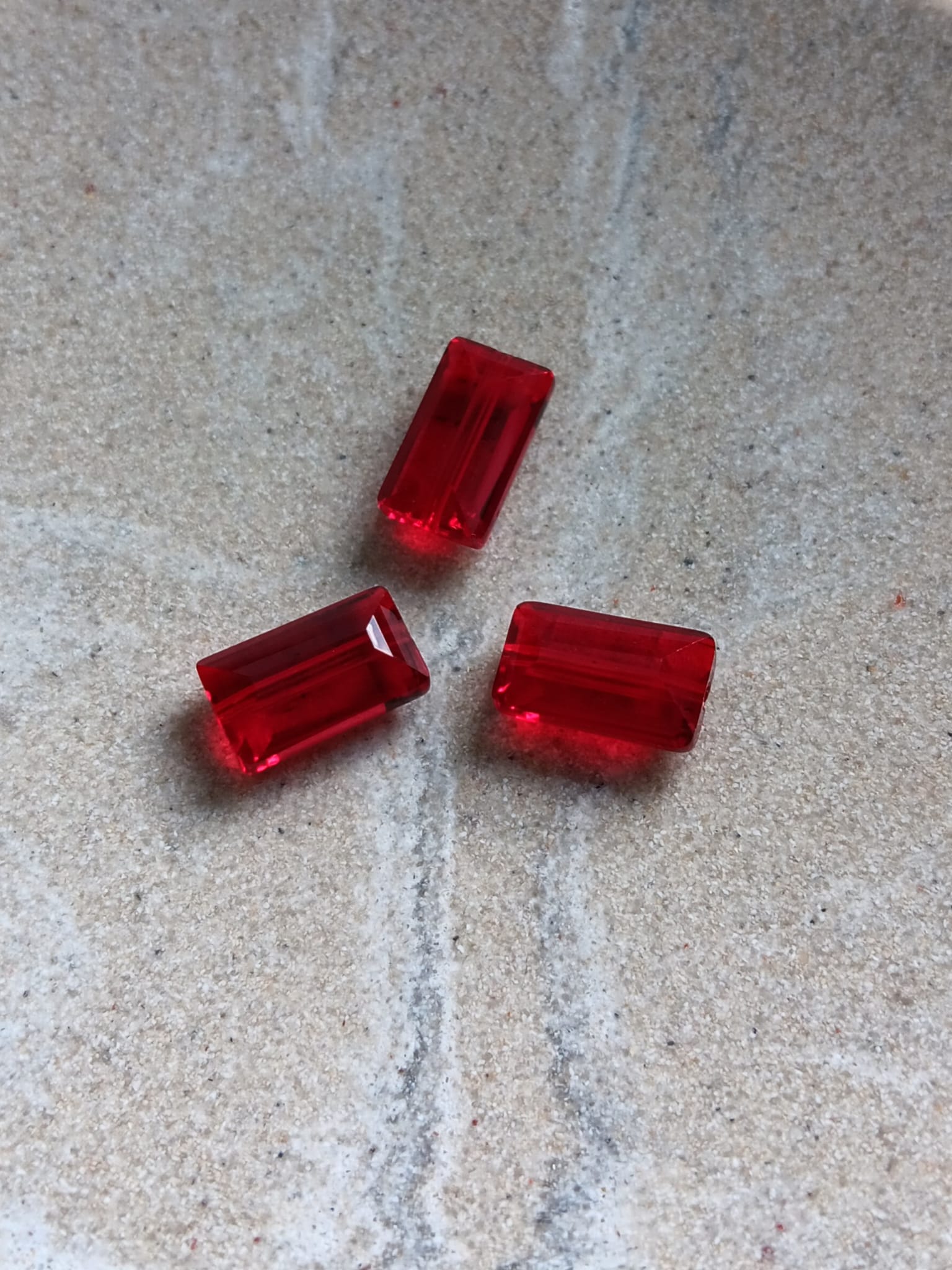 perlesetcreationbijoux-perle-rectangle-facettes-8x14mm-rouge