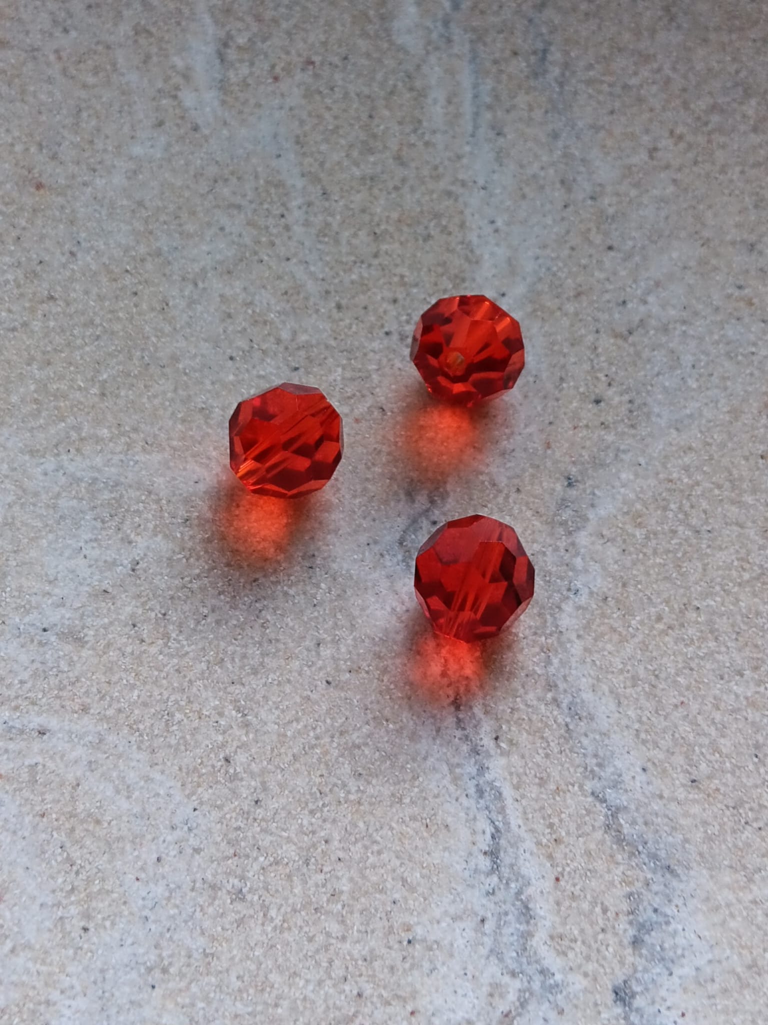 perlesetcreationbijoux-perle-ronde-facette-verre-10mm-rouge