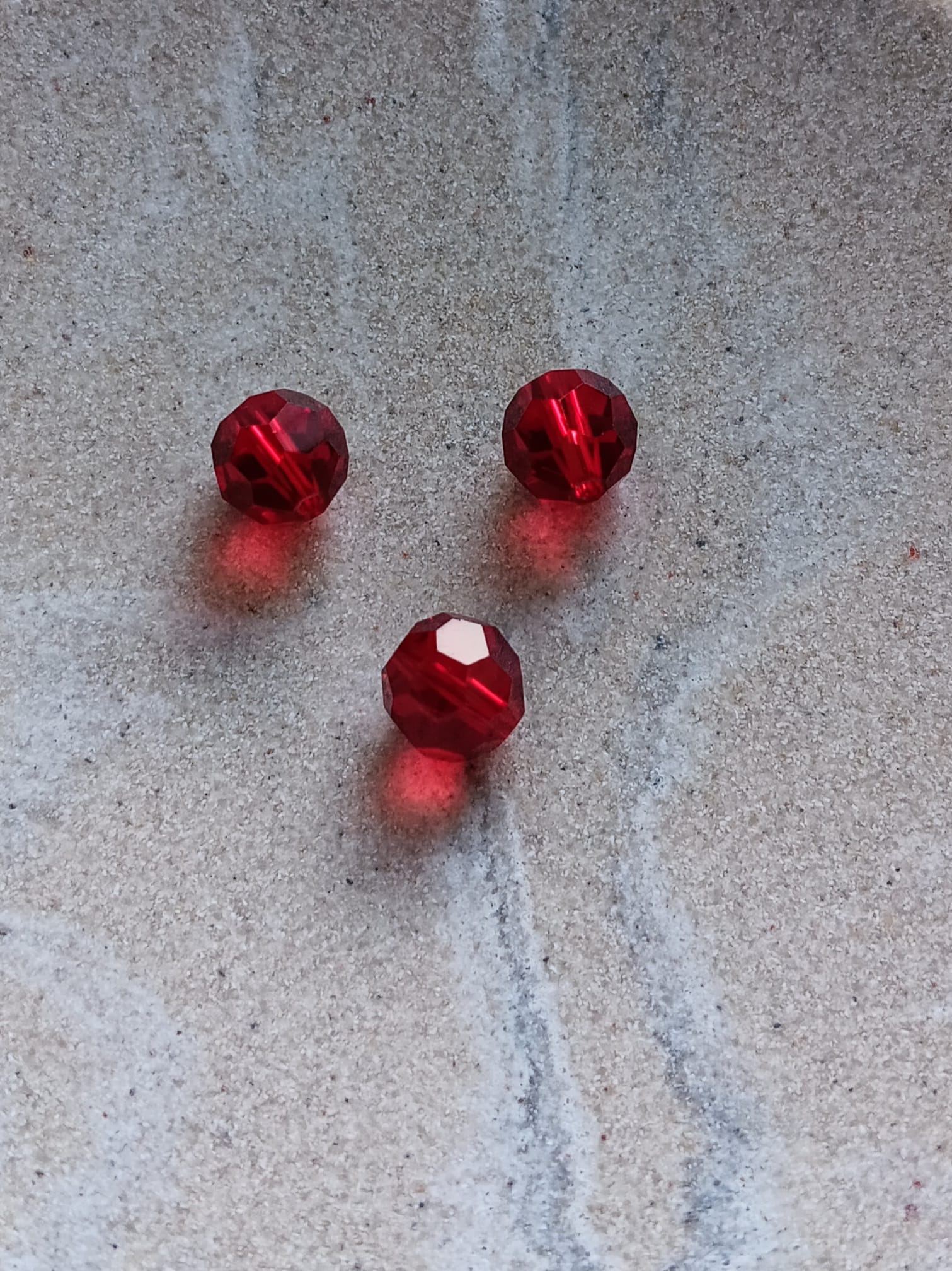 perlesetcreationbijoux-perle-ronde-facette-verre-10mm-rouge